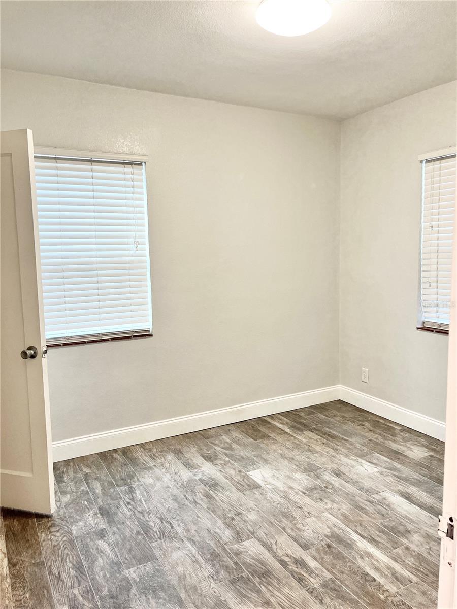 Image 33 of 41 For 141 41st Avenue Ne