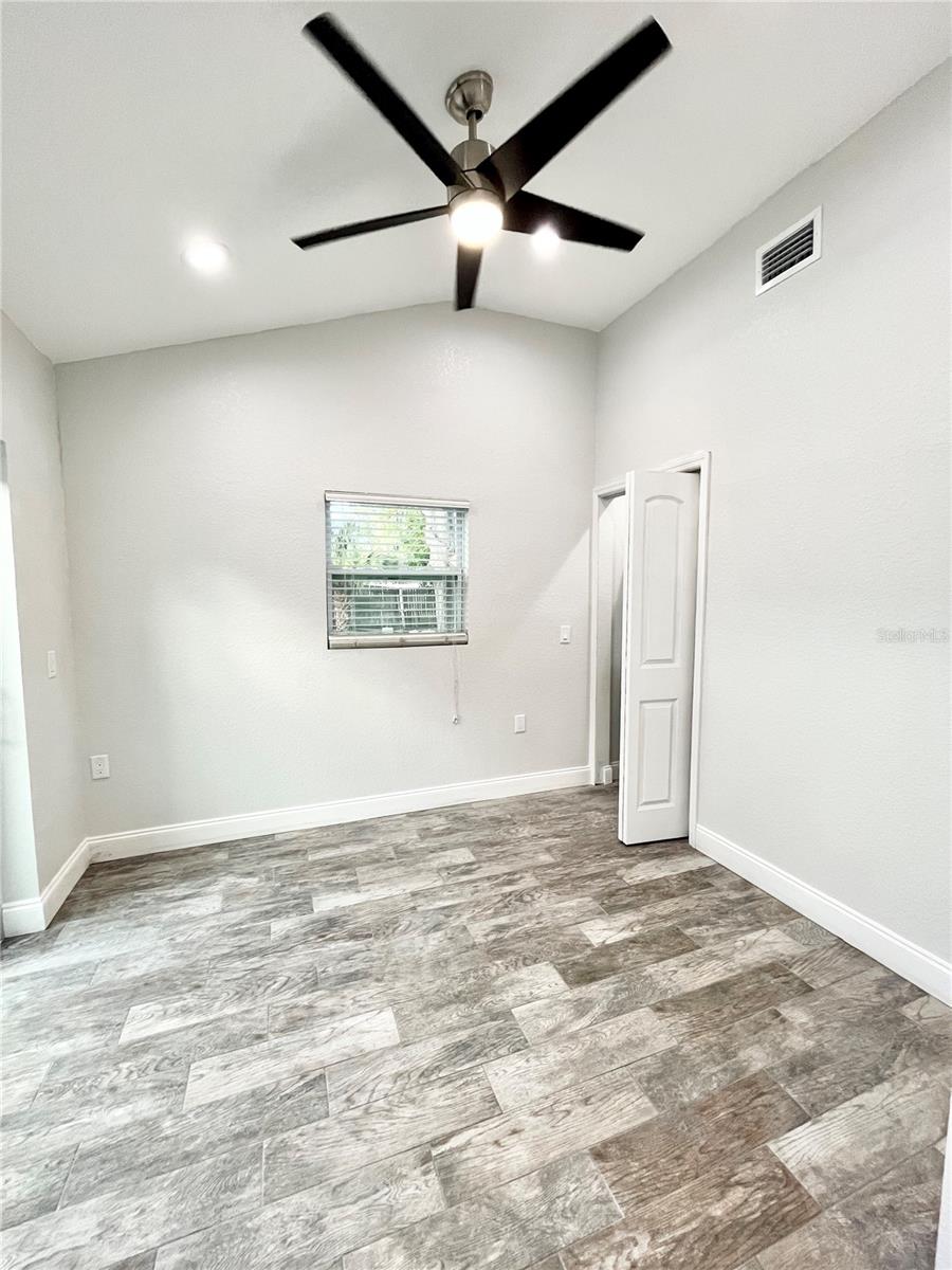 Image 34 of 41 For 141 41st Avenue Ne