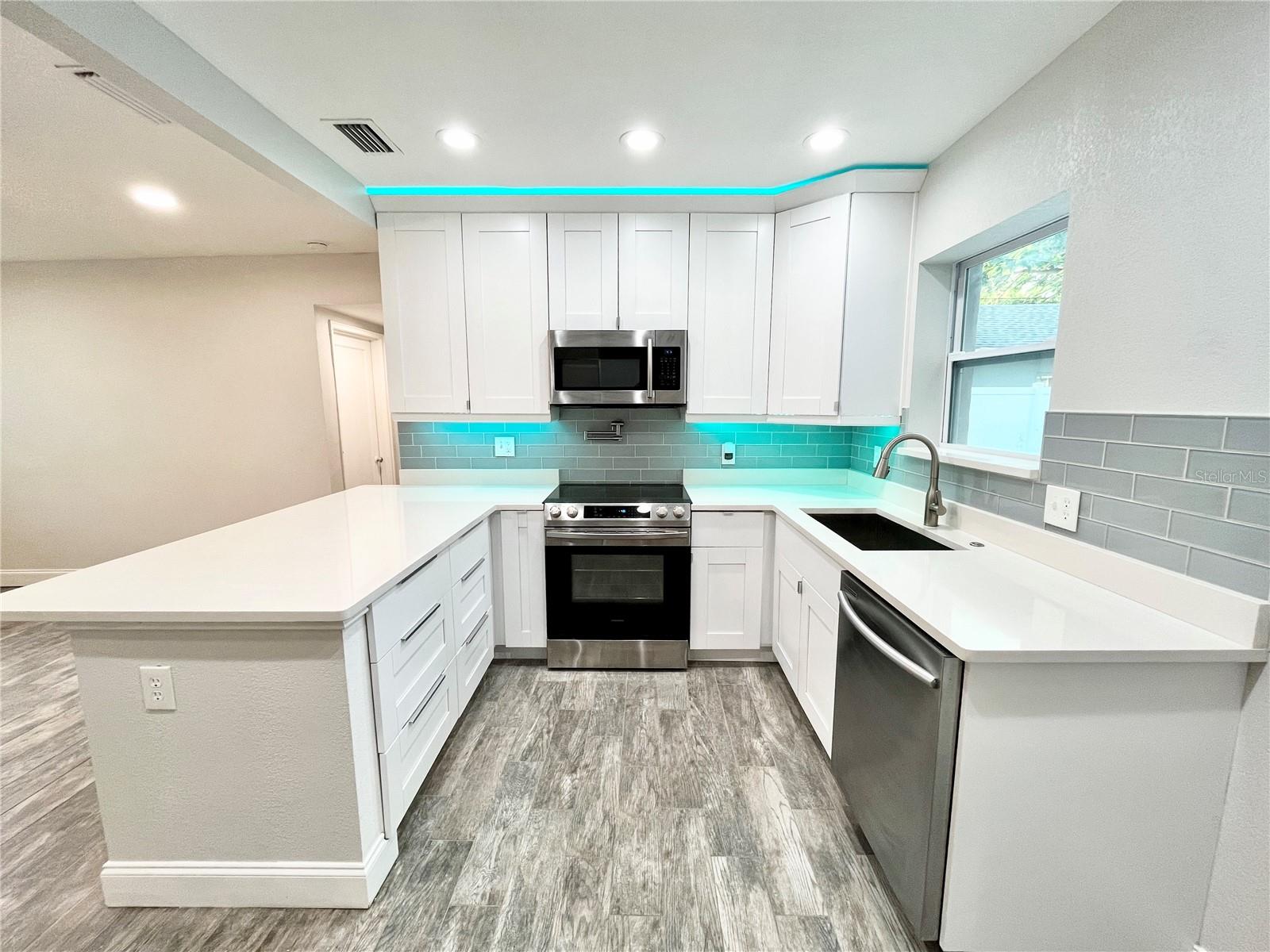 Image 6 of 41 For 141 41st Avenue Ne