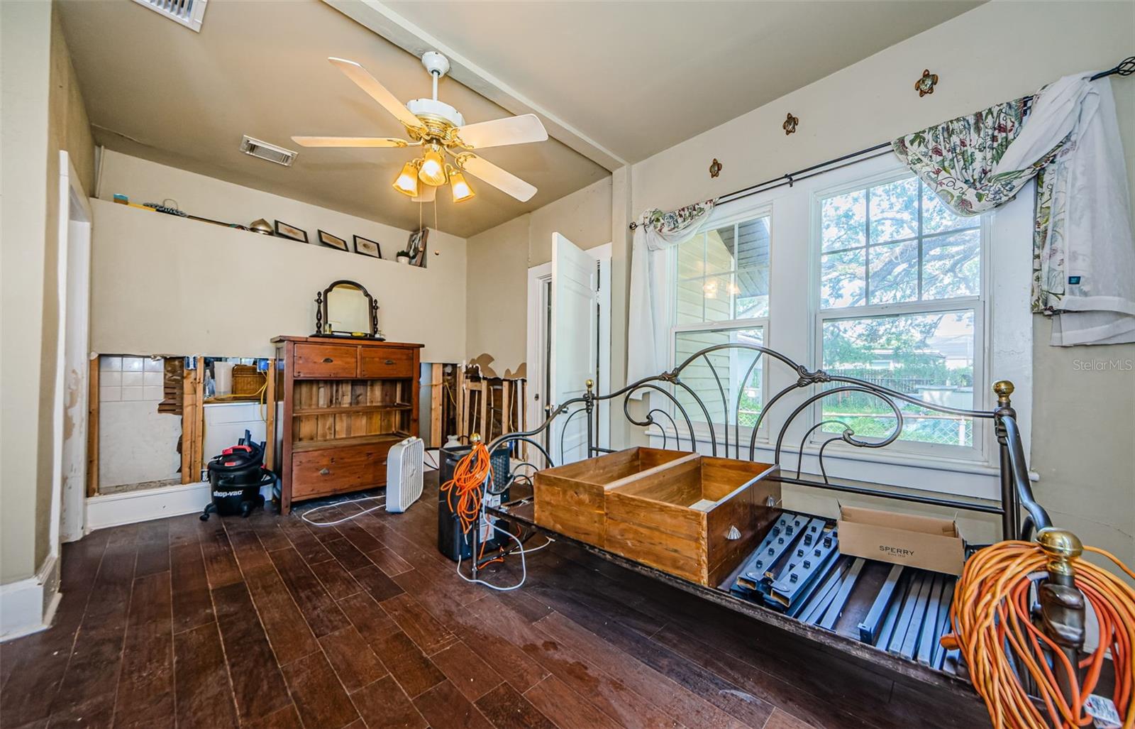 Image 14 of 33 For 41 Boyer Street