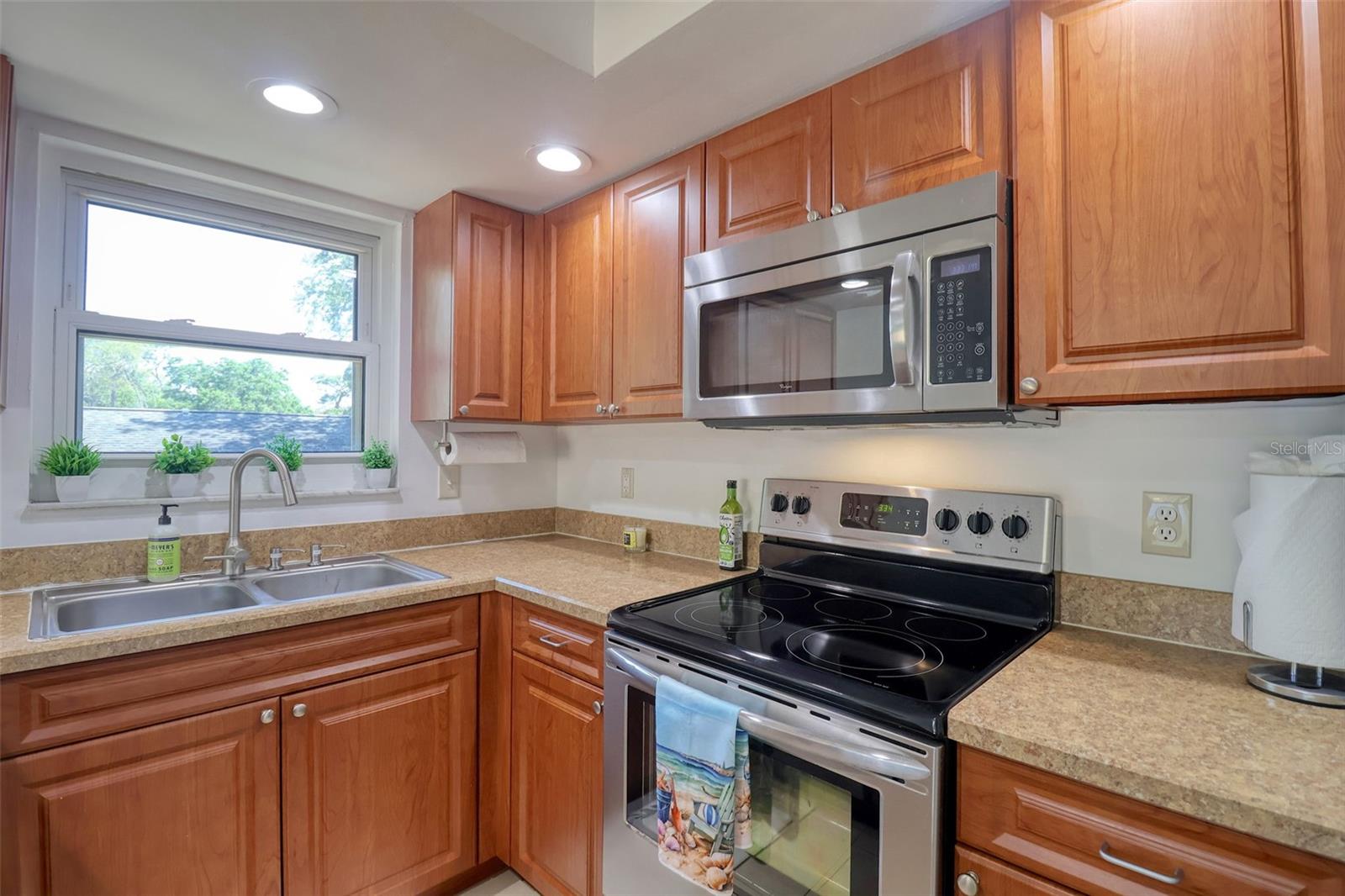 Image 11 of 34 For 506 Summerwood Court