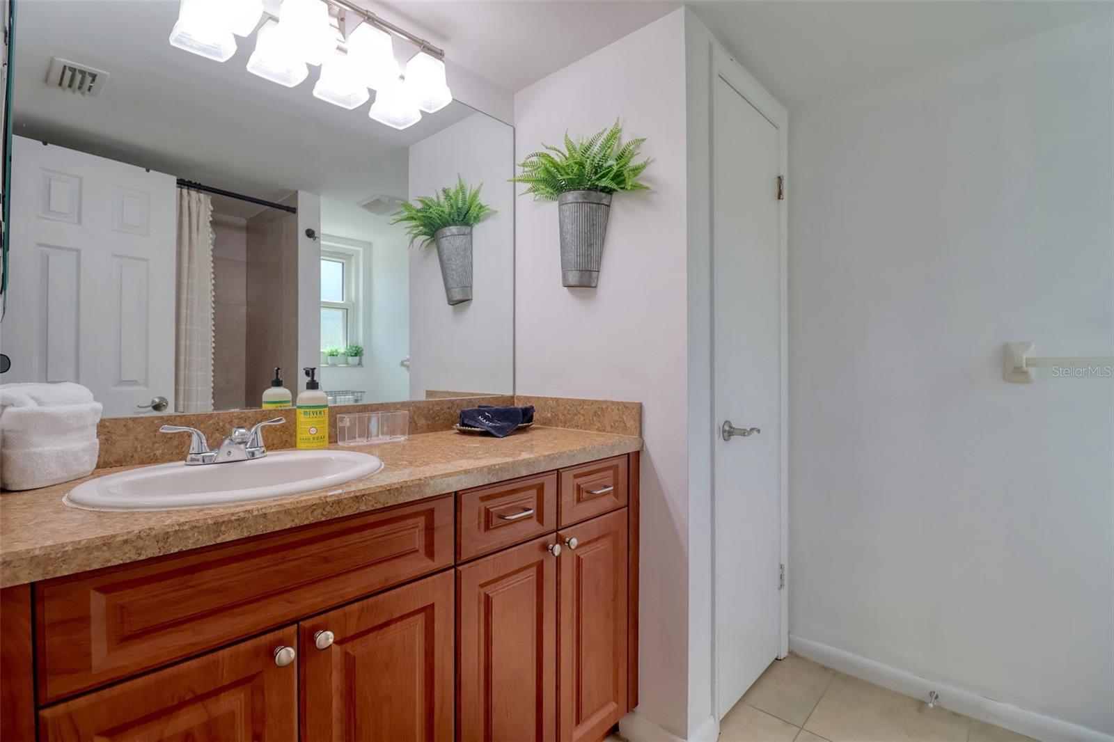 Image 19 of 34 For 506 Summerwood Court