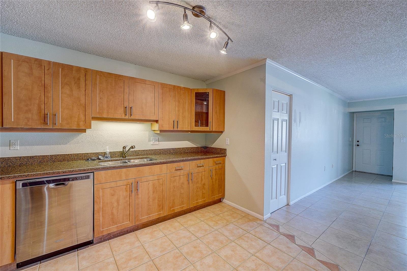 Image 10 of 45 For 10509 Waterview Court