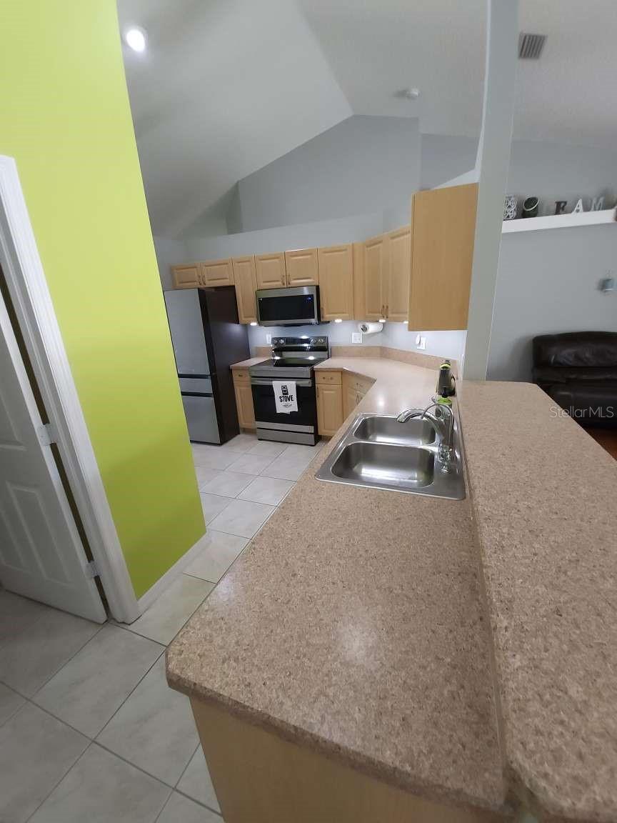 Image 10 of 30 For 404 Oakmount Road