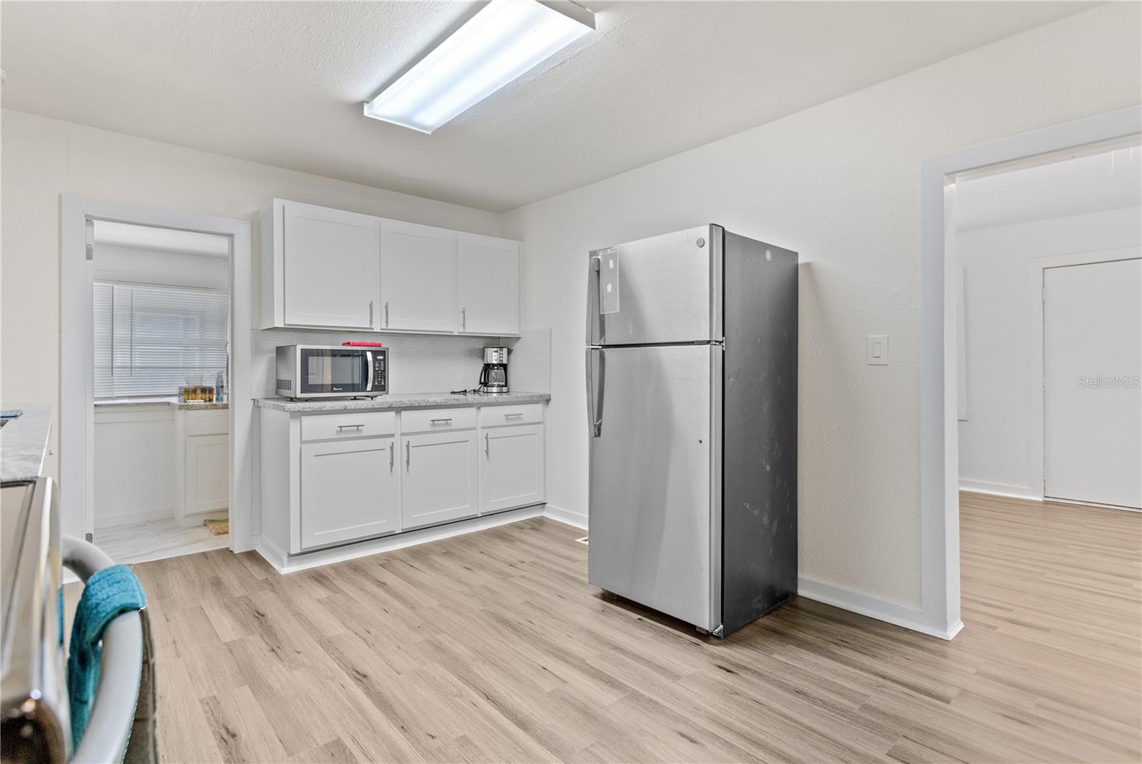 Image 10 of 25 For 904 Lakeview Road Unit A