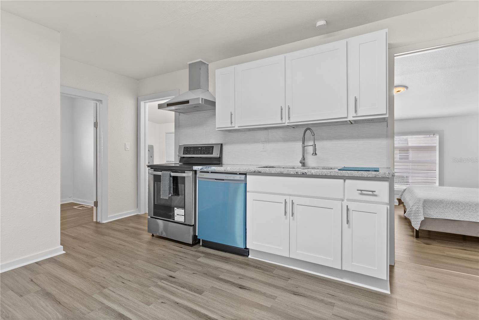 Image 11 of 25 For 904 Lakeview Road Unit A