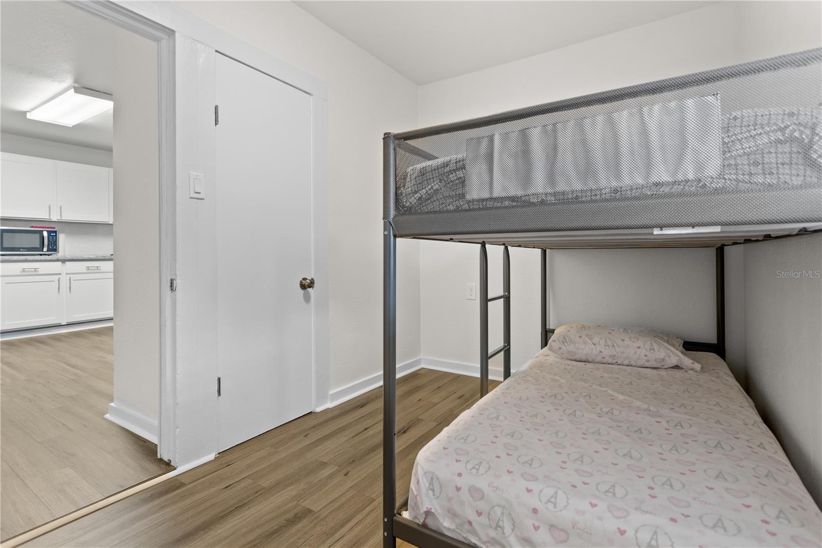 Image 12 of 25 For 904 Lakeview Road Unit A
