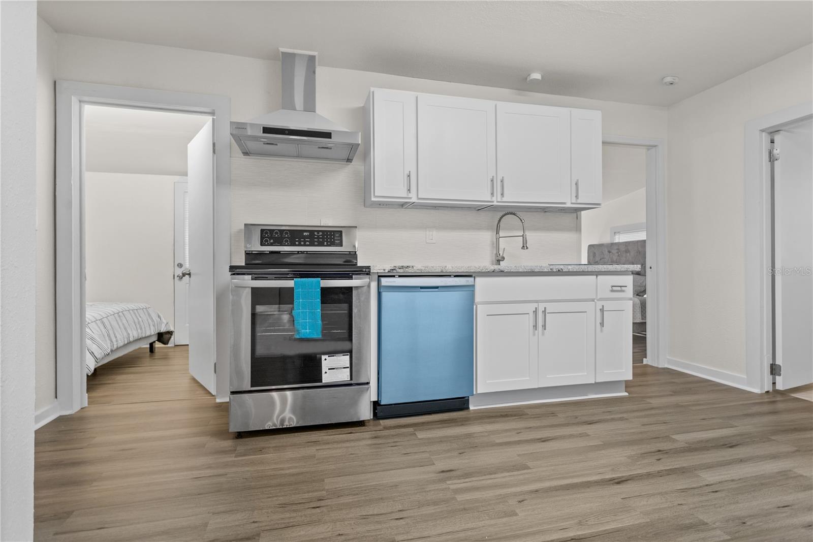 Image 13 of 25 For 904 Lakeview Road Unit A