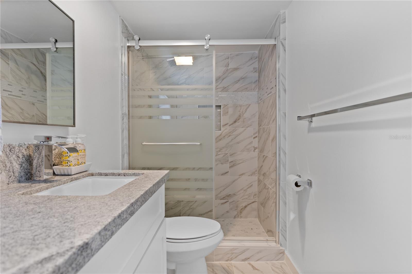 Image 18 of 25 For 904 Lakeview Road Unit A