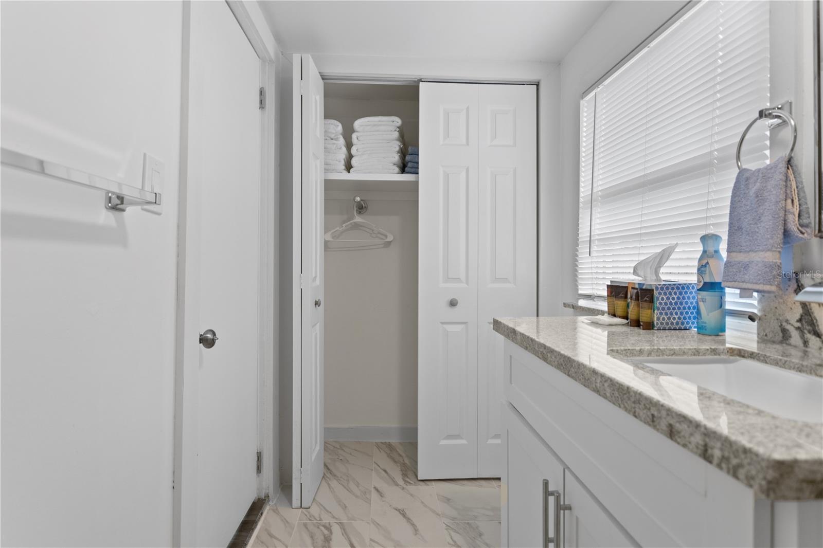 Image 19 of 25 For 904 Lakeview Road Unit A