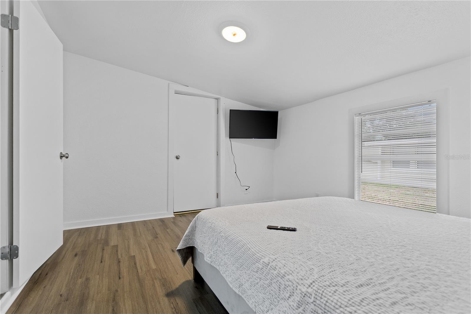 Image 20 of 25 For 904 Lakeview Road Unit A