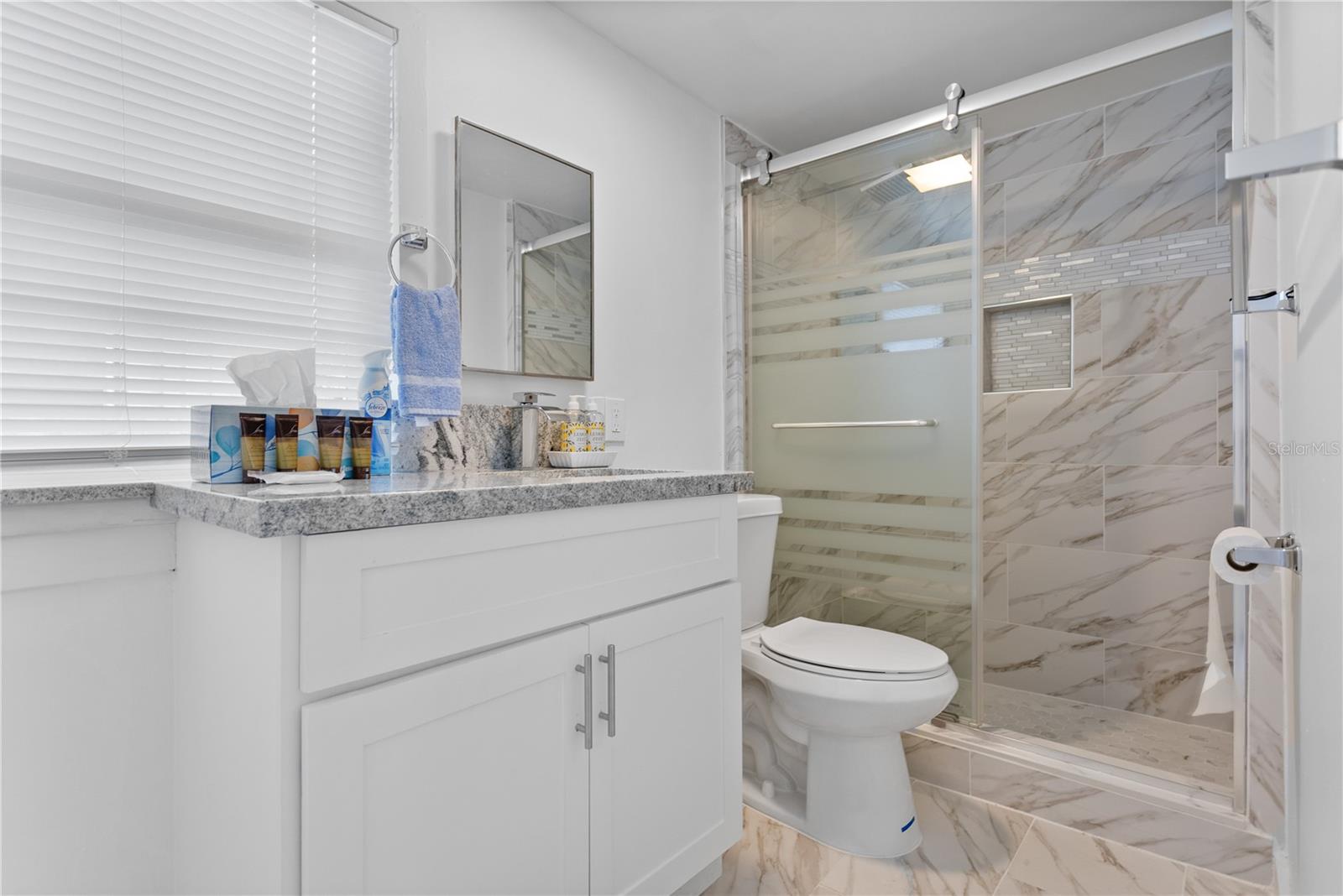 Image 21 of 25 For 904 Lakeview Road Unit A