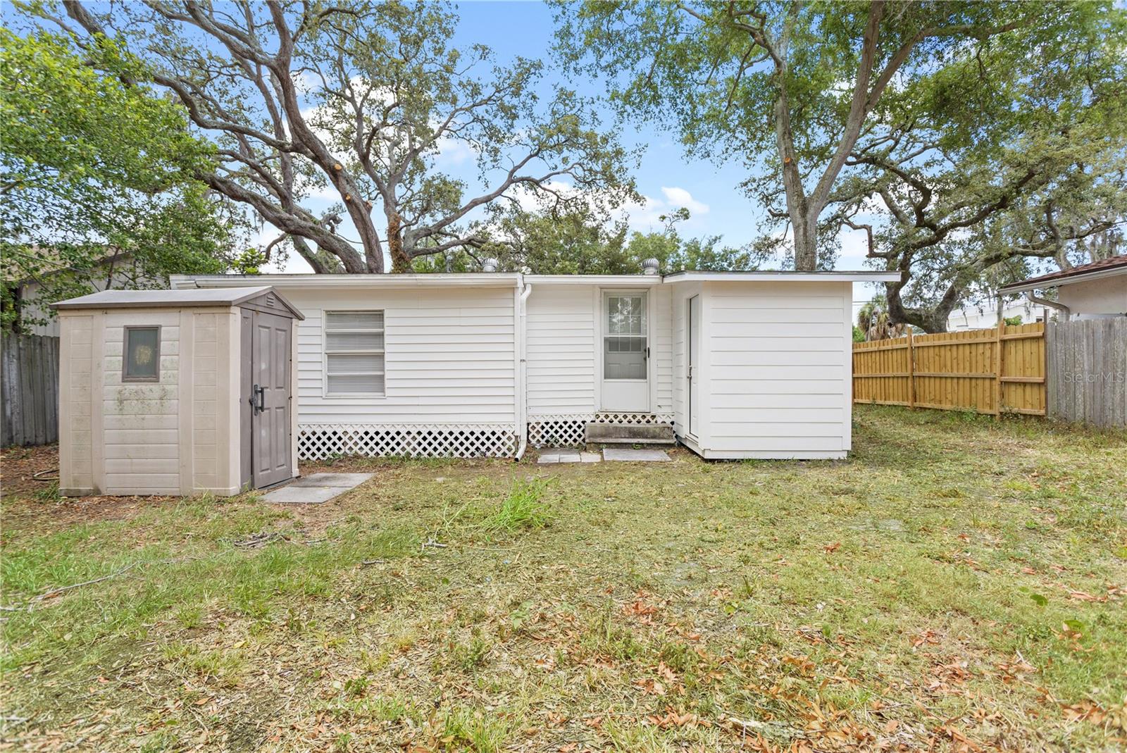 Image 4 of 25 For 904 Lakeview Road Unit A