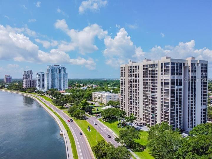 Image 2 of 35 For 3301 Bayshore Boulevard 1001e