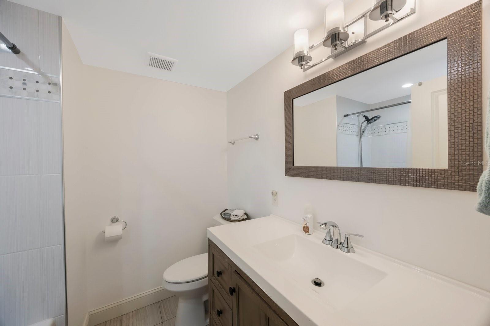 Listing photo id 22 for 11619 80th Avenue
