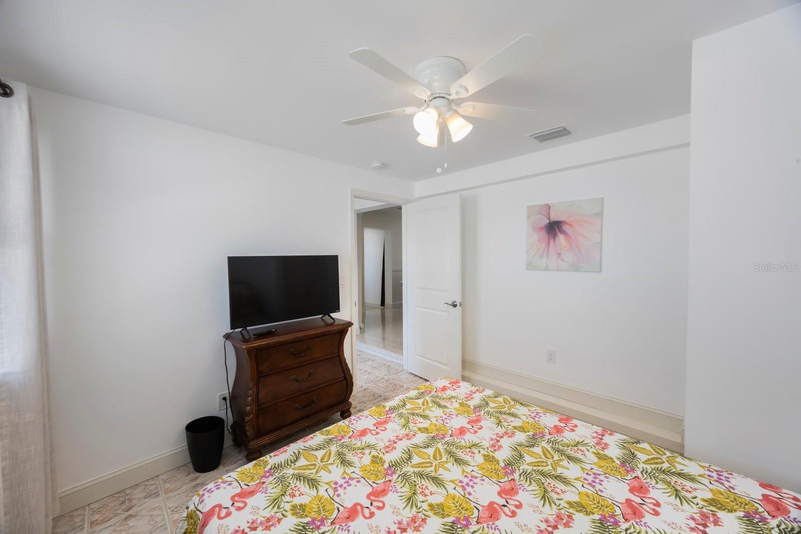 Listing photo id 25 for 11619 80th Avenue