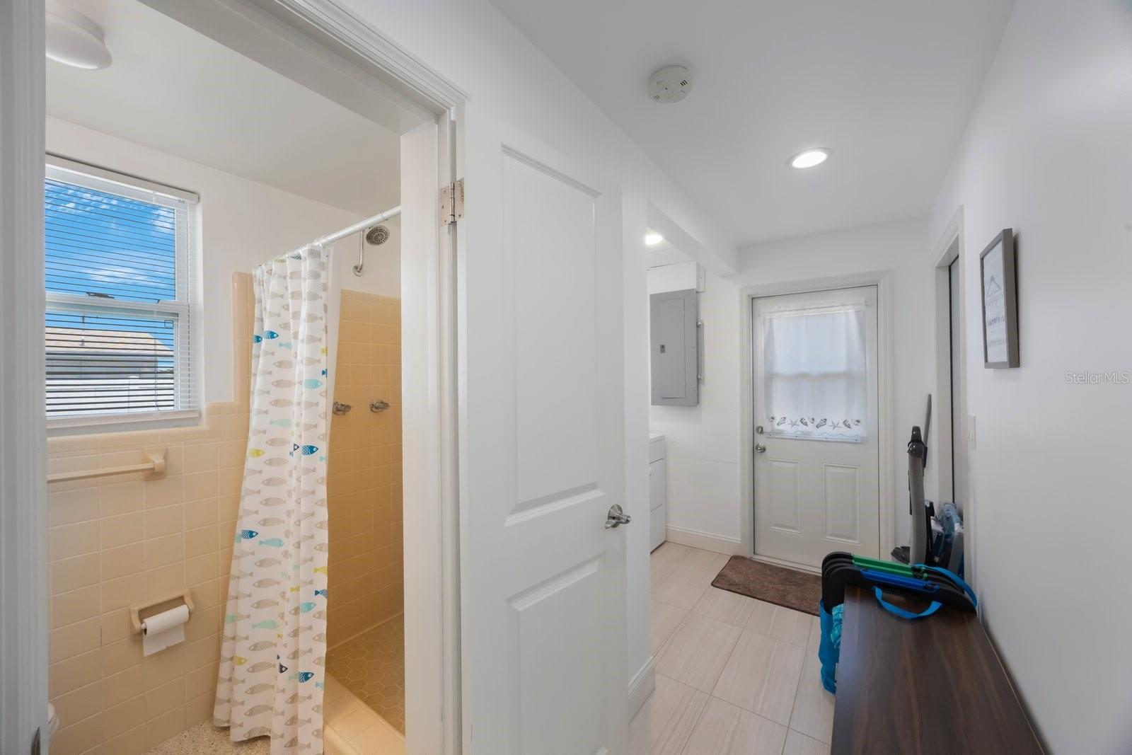 Listing photo id 26 for 11619 80th Avenue