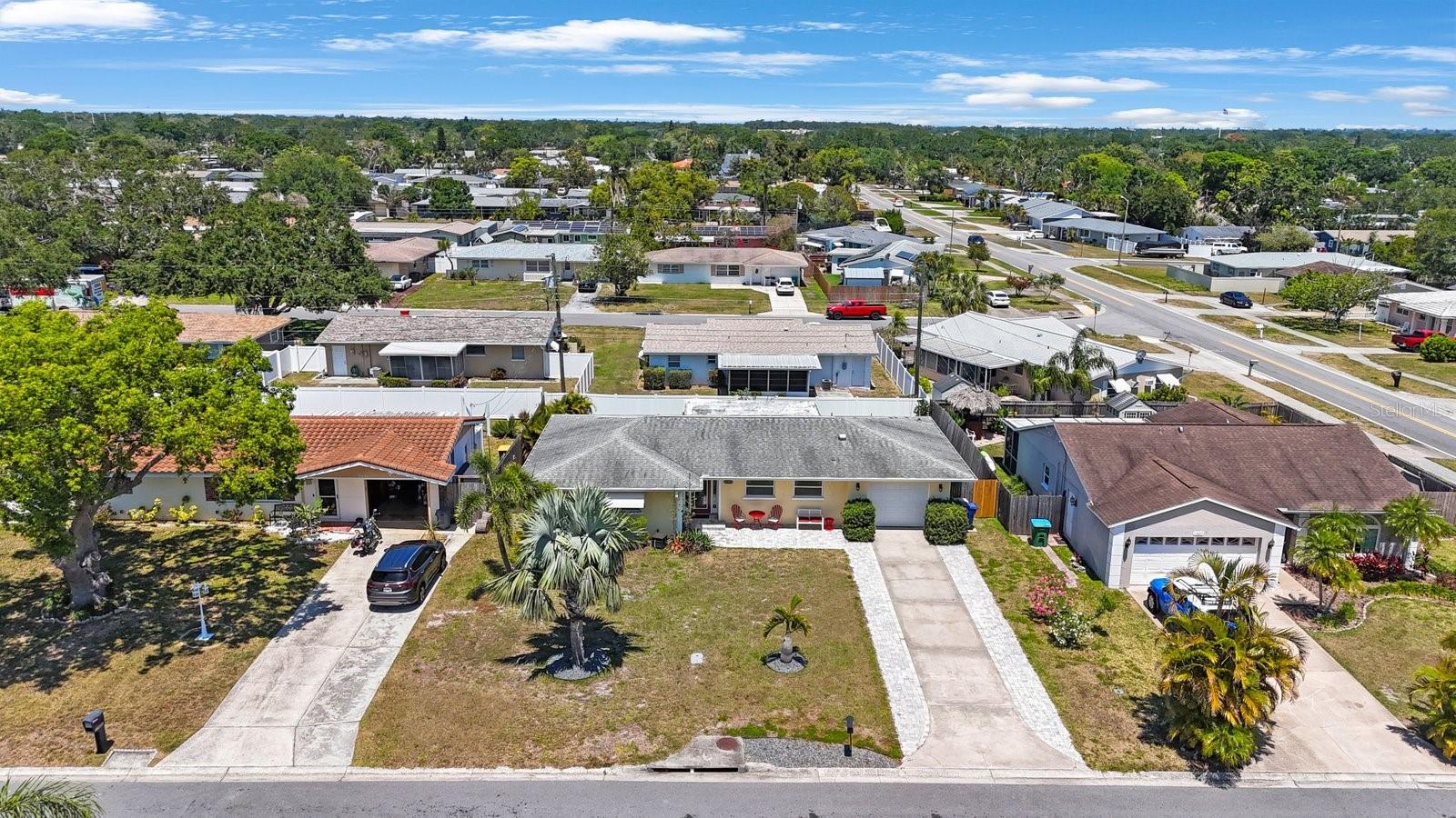 Listing photo id 35 for 11619 80th Avenue
