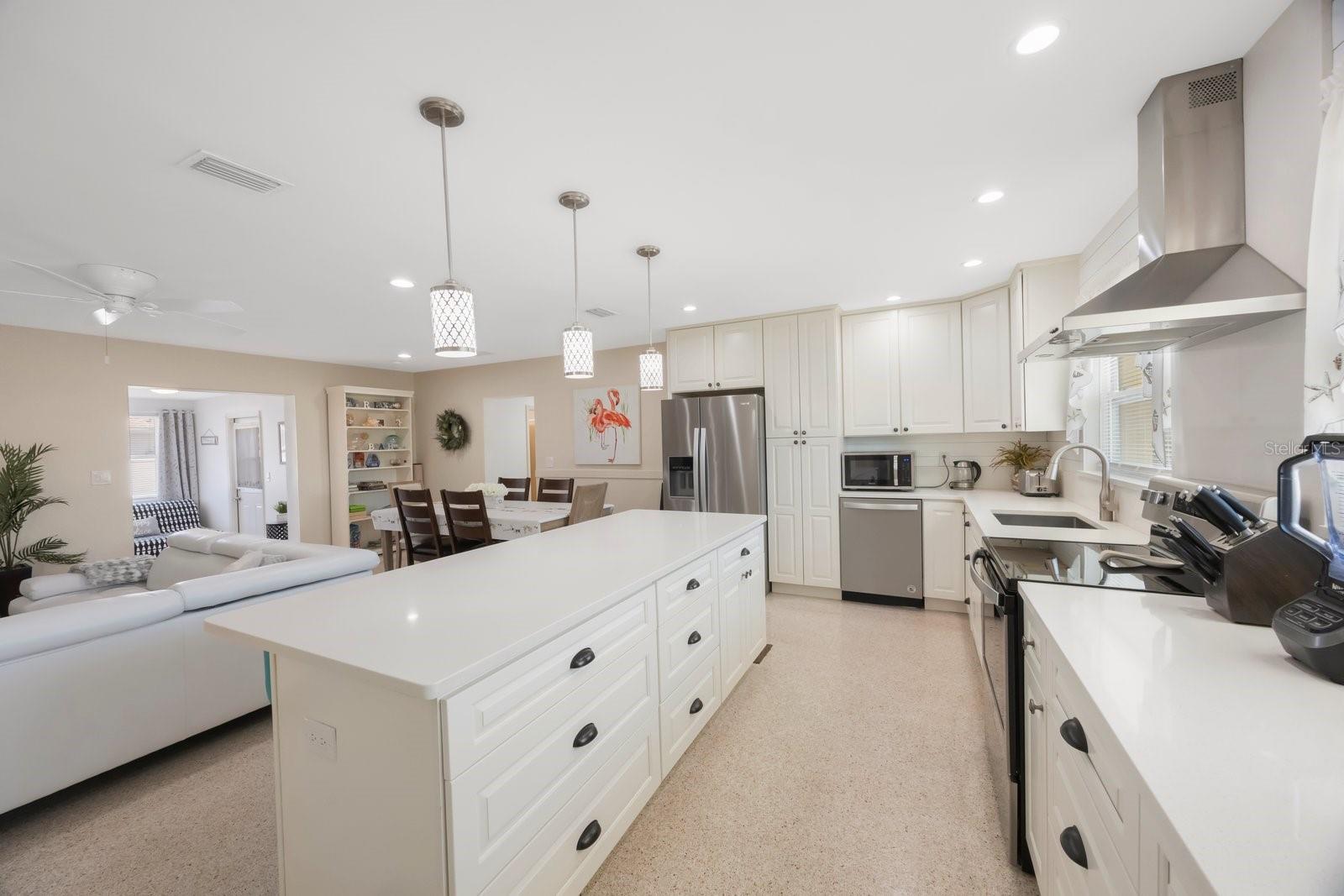 Listing photo id 6 for 11619 80th Avenue