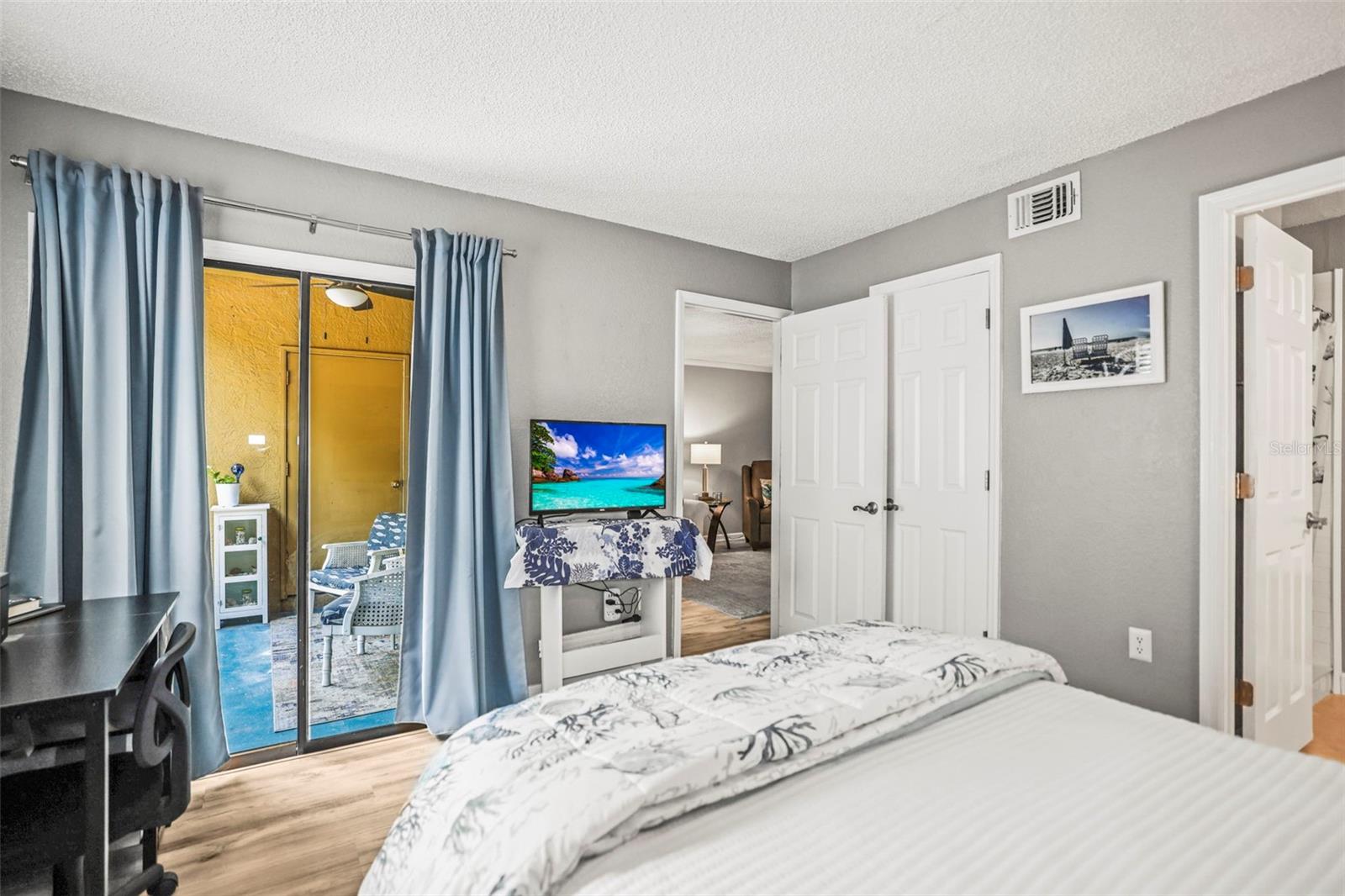 Listing photo id 13 for 10100 Sailwinds Boulevard N 105