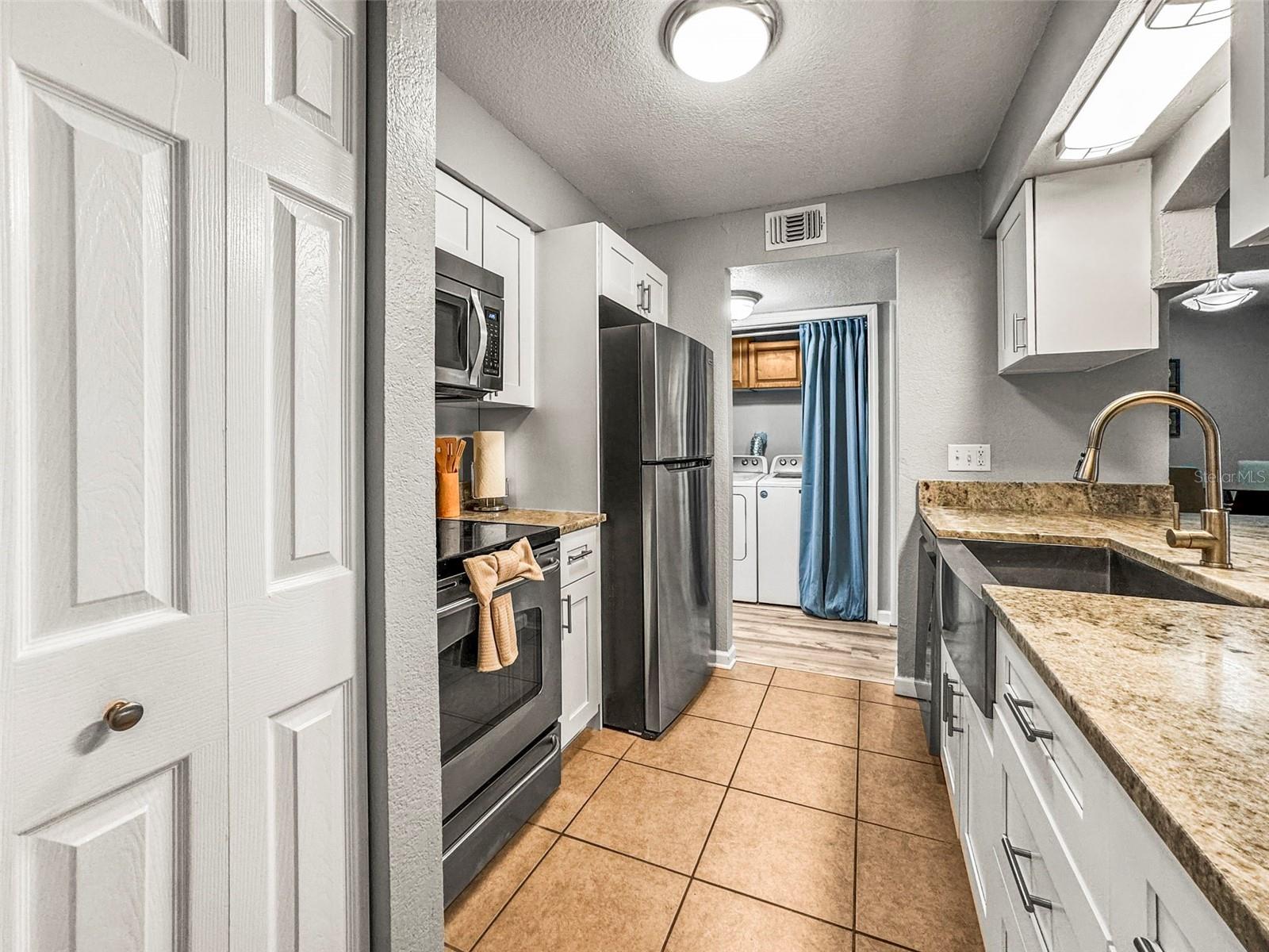 Listing photo id 3 for 10100 Sailwinds Boulevard N 105
