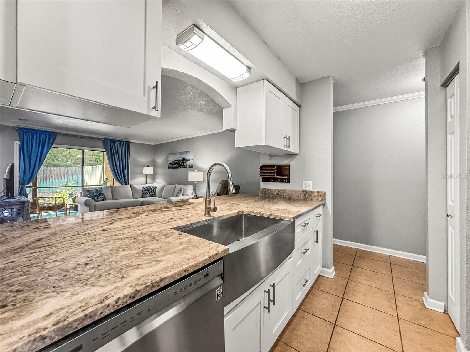 Listing photo id 5 for 10100 Sailwinds Boulevard N 105