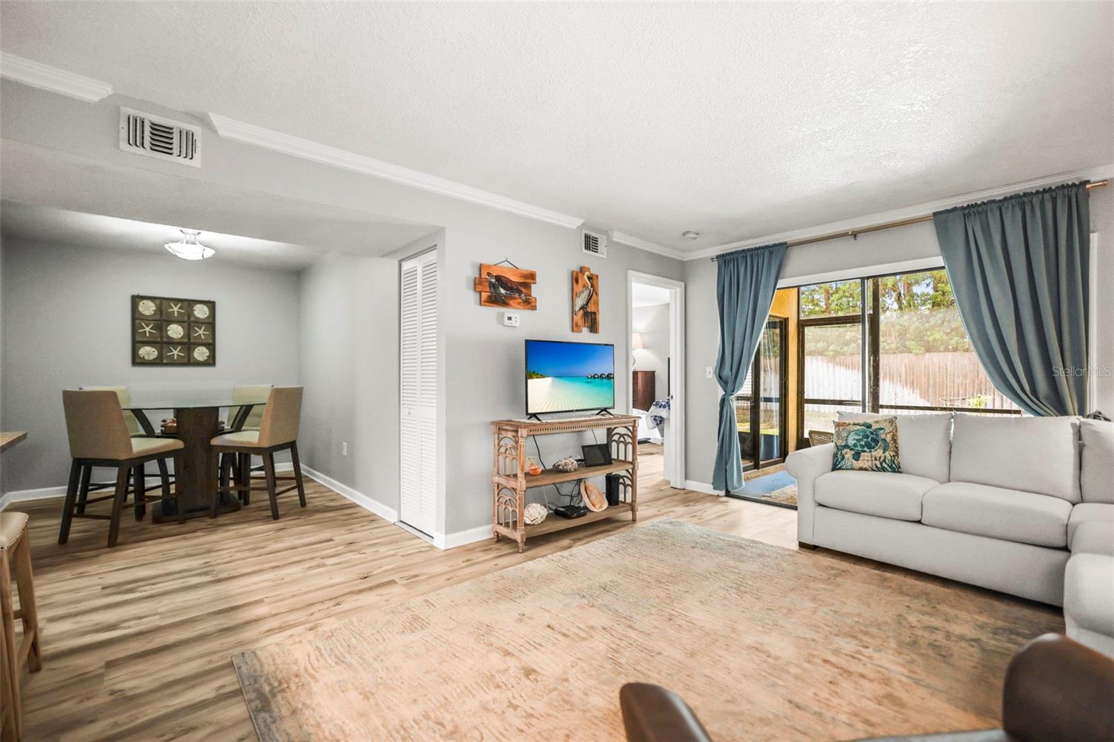 Listing photo id 7 for 10100 Sailwinds Boulevard N 105