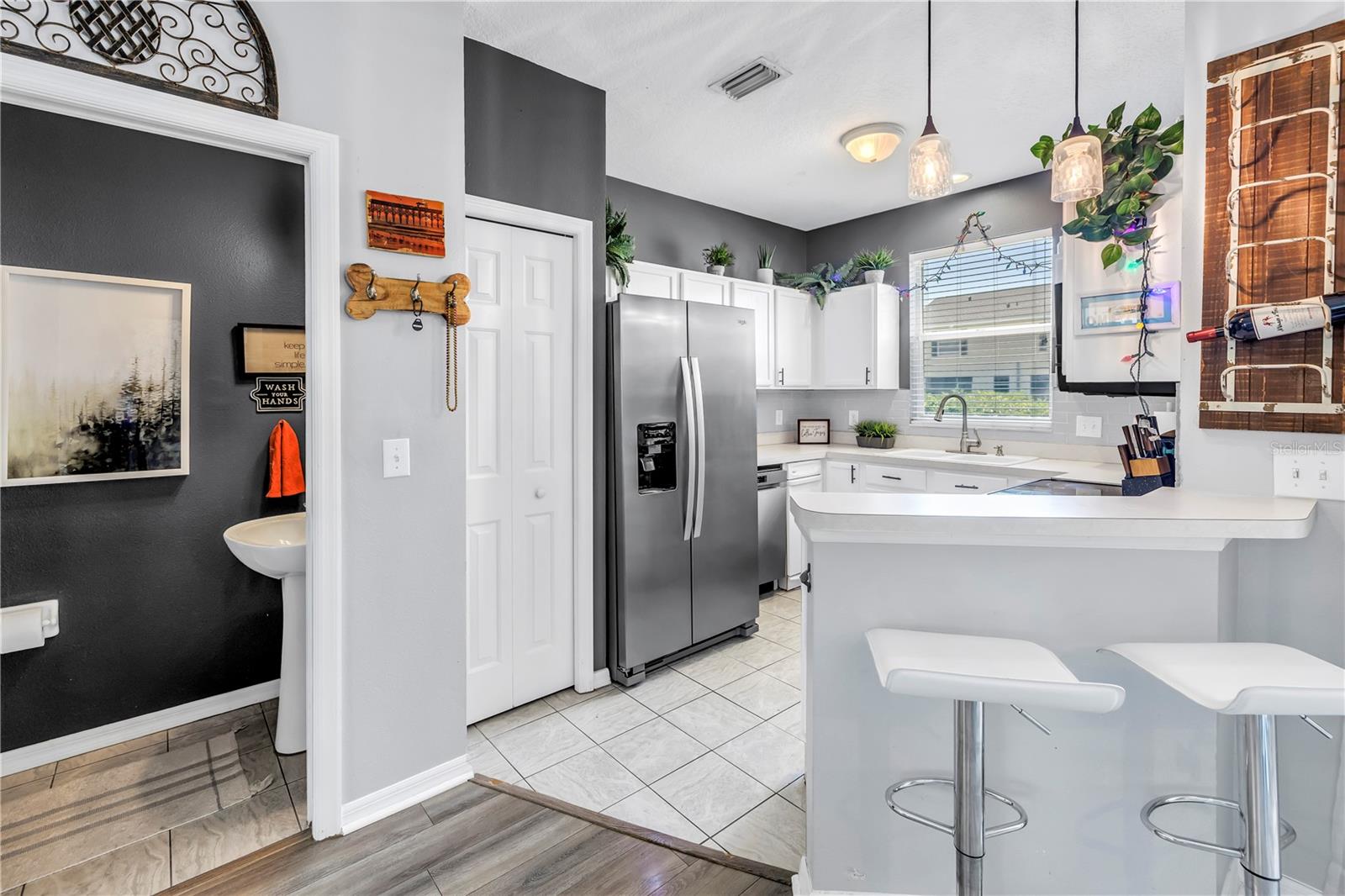 Listing photo id 8 for 12323 Country White Circle