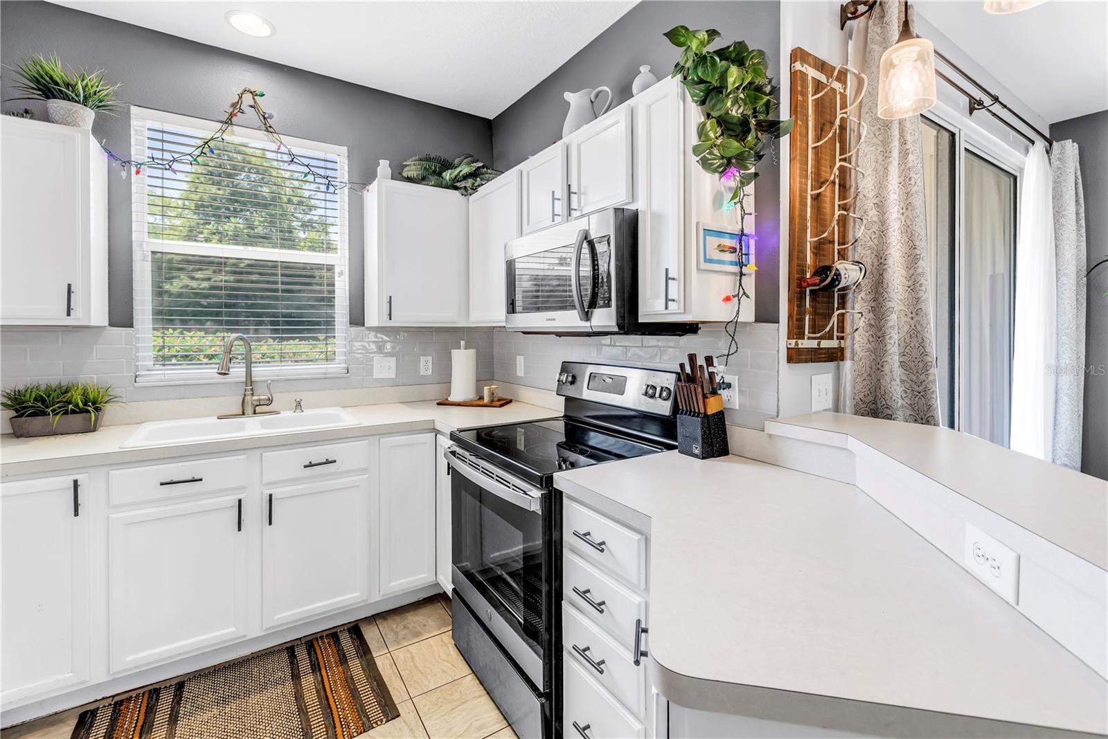 Listing photo id 10 for 12323 Country White Circle