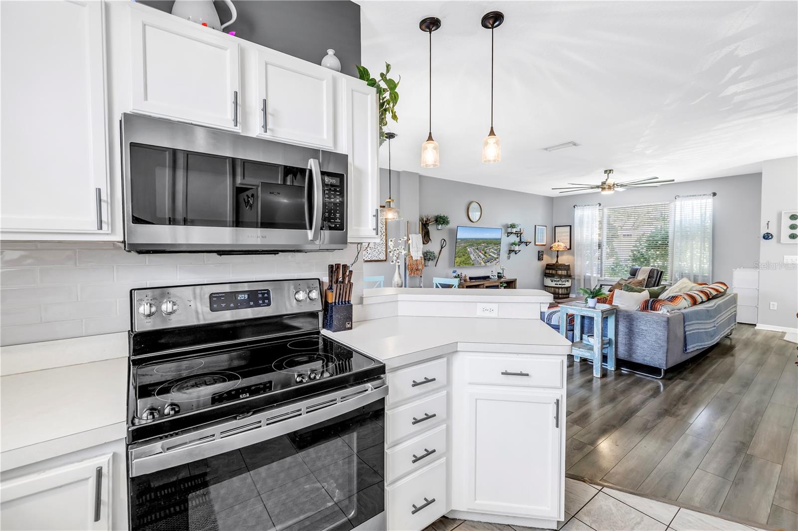Listing photo id 11 for 12323 Country White Circle