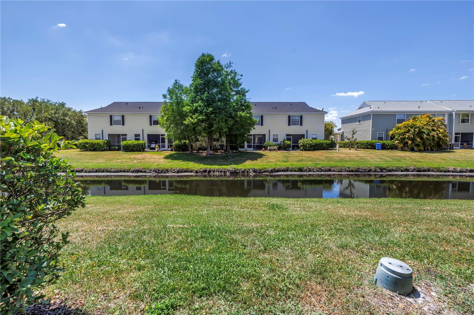 Listing photo id 12 for 12323 Country White Circle