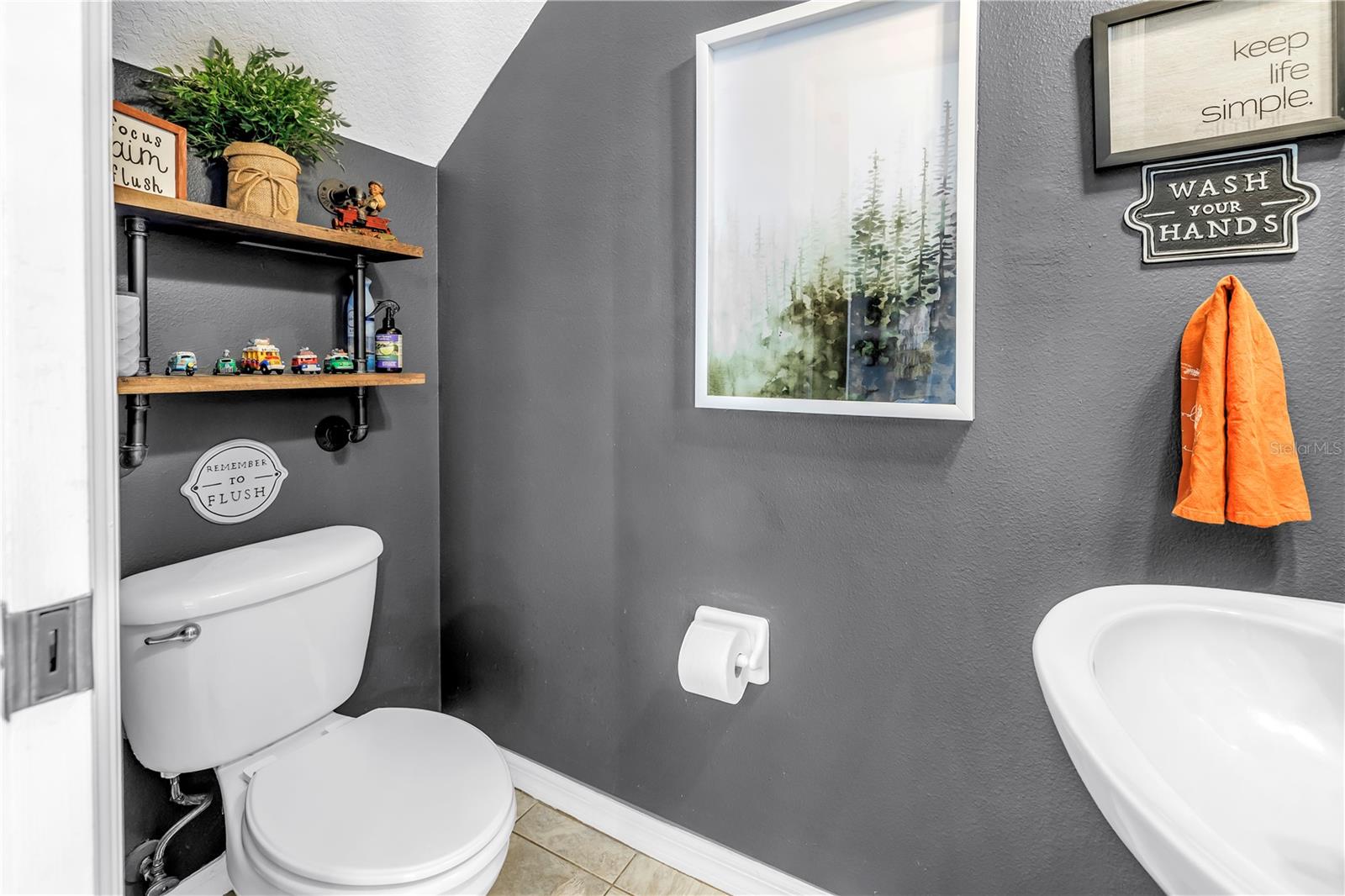 Listing photo id 15 for 12323 Country White Circle