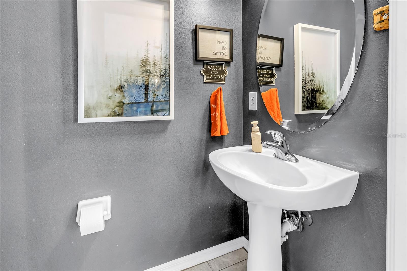 Listing photo id 16 for 12323 Country White Circle