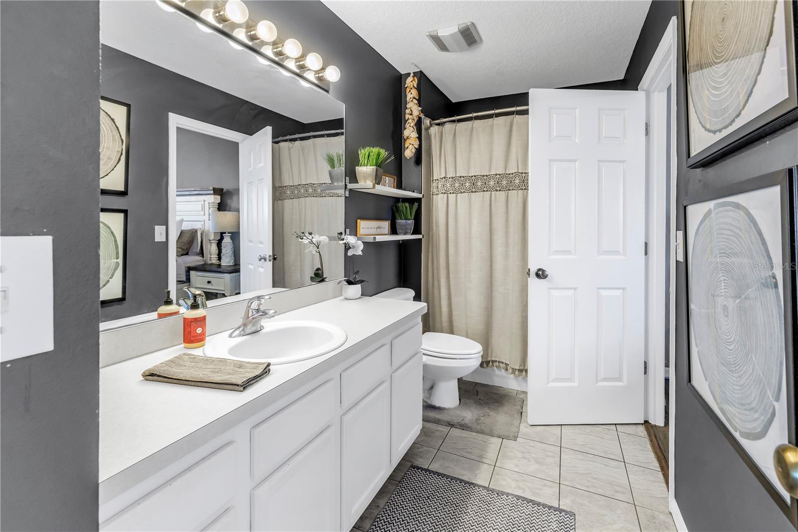 Listing photo id 20 for 12323 Country White Circle