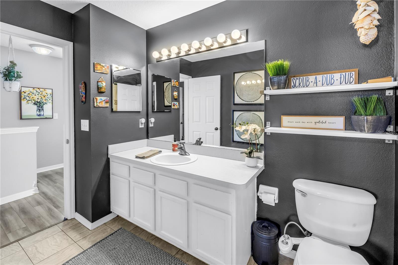 Listing photo id 21 for 12323 Country White Circle
