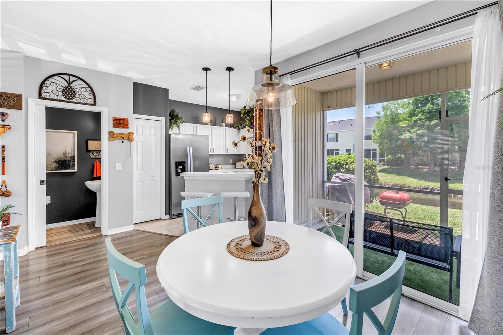Listing photo id 5 for 12323 Country White Circle