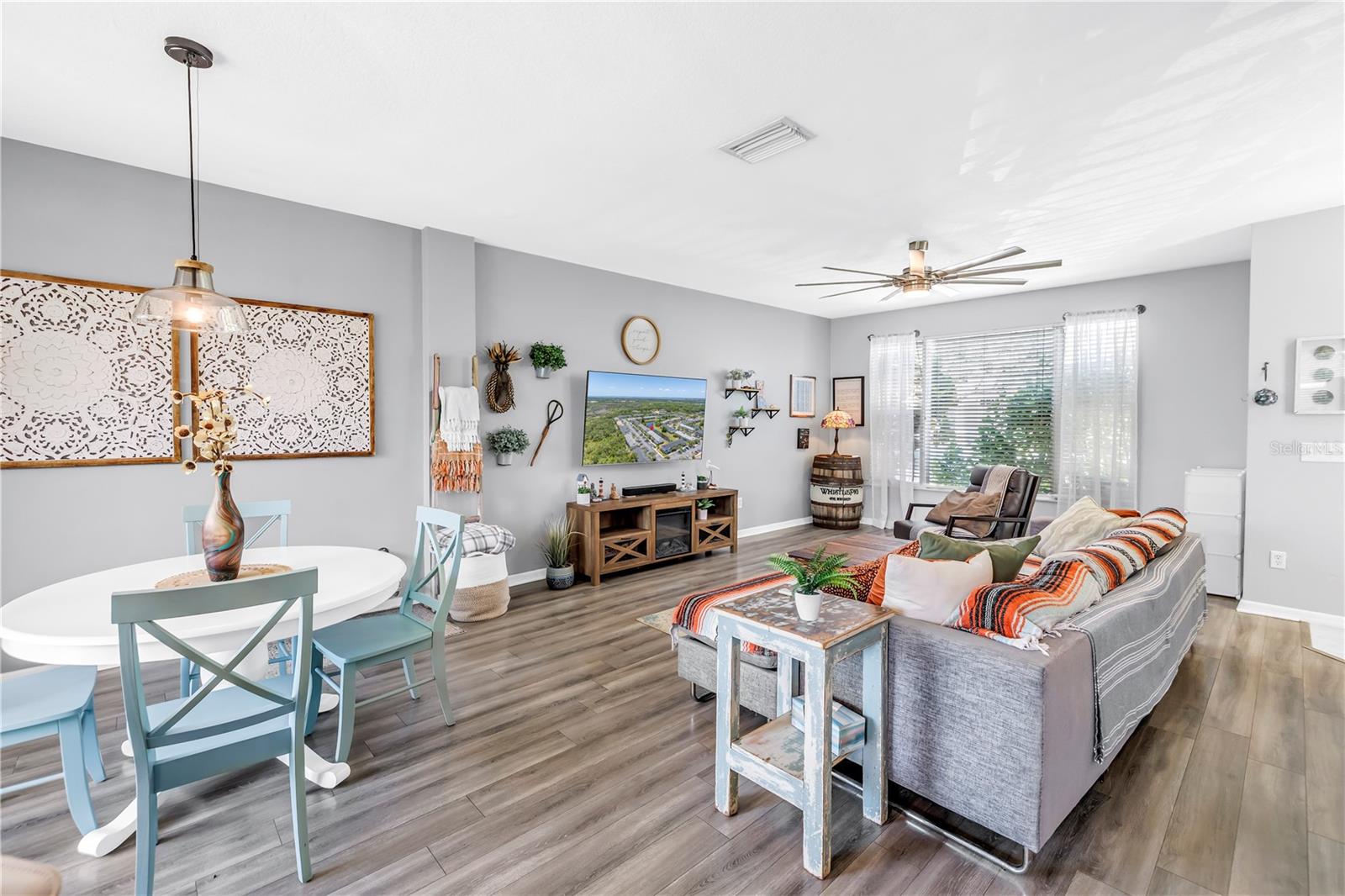 Listing photo id 7 for 12323 Country White Circle