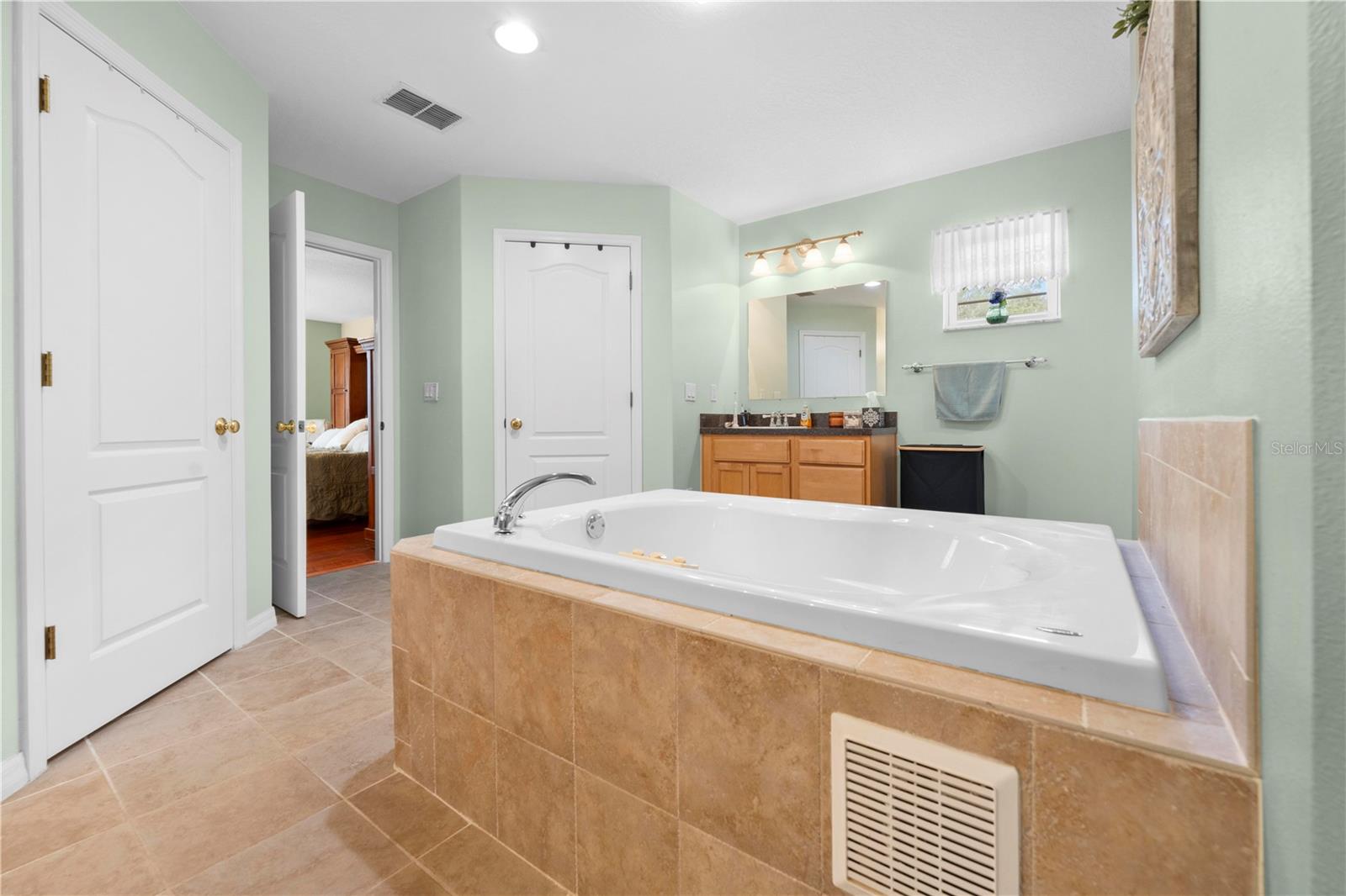 Image 49 of 100 For 4180 Jacaranda Circle