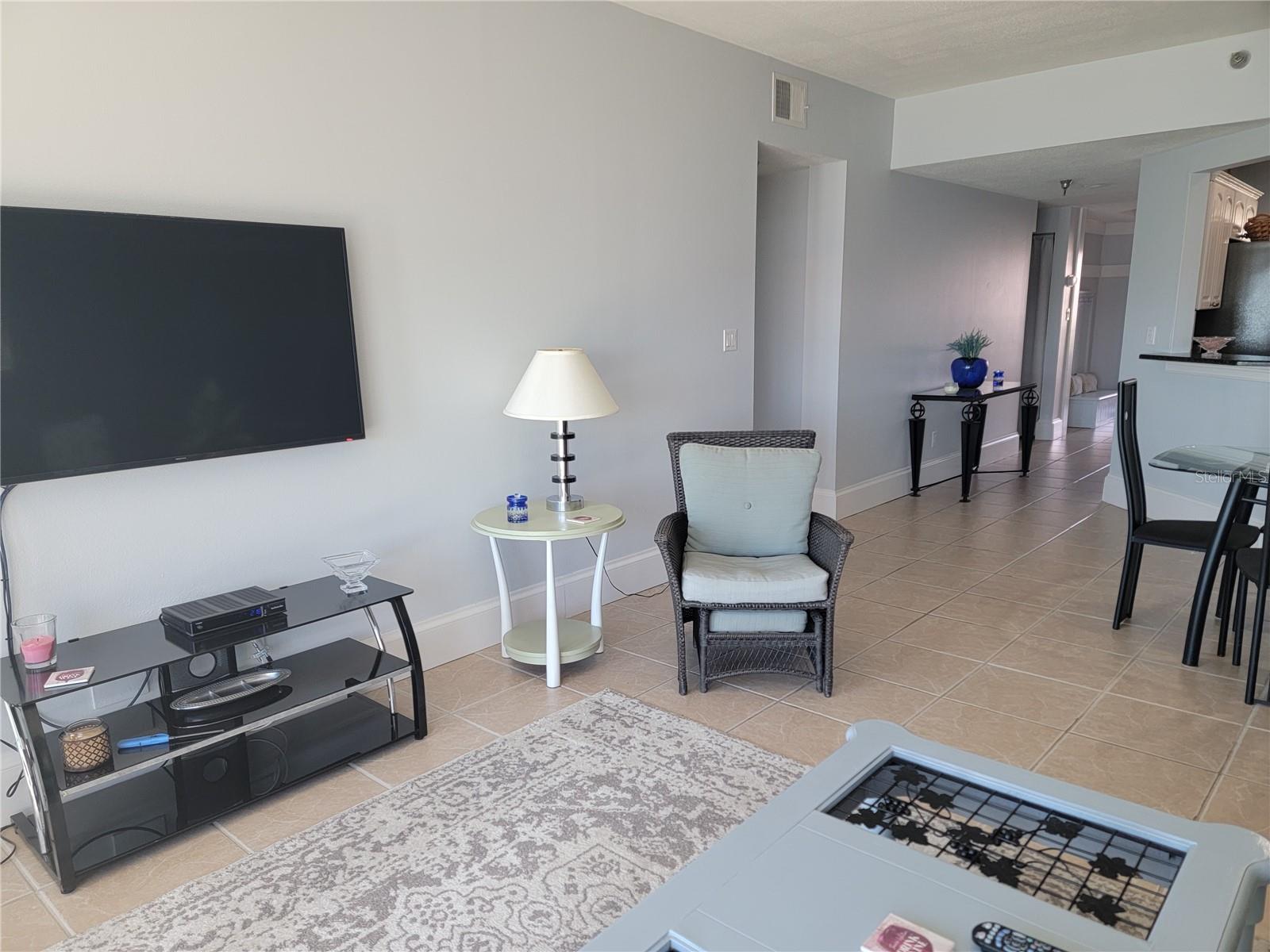 Listing photo id 8 for 8000 Sailboat Key Boulevard S 103