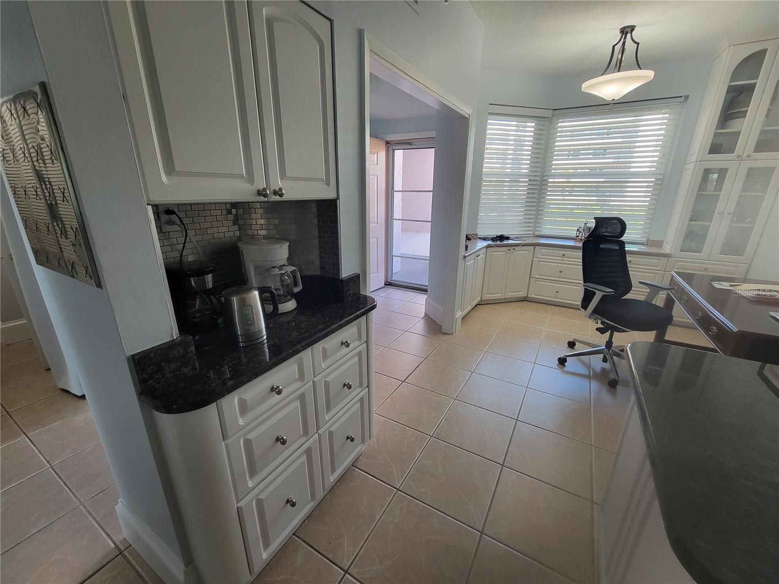 Listing photo id 12 for 8000 Sailboat Key Boulevard S 103