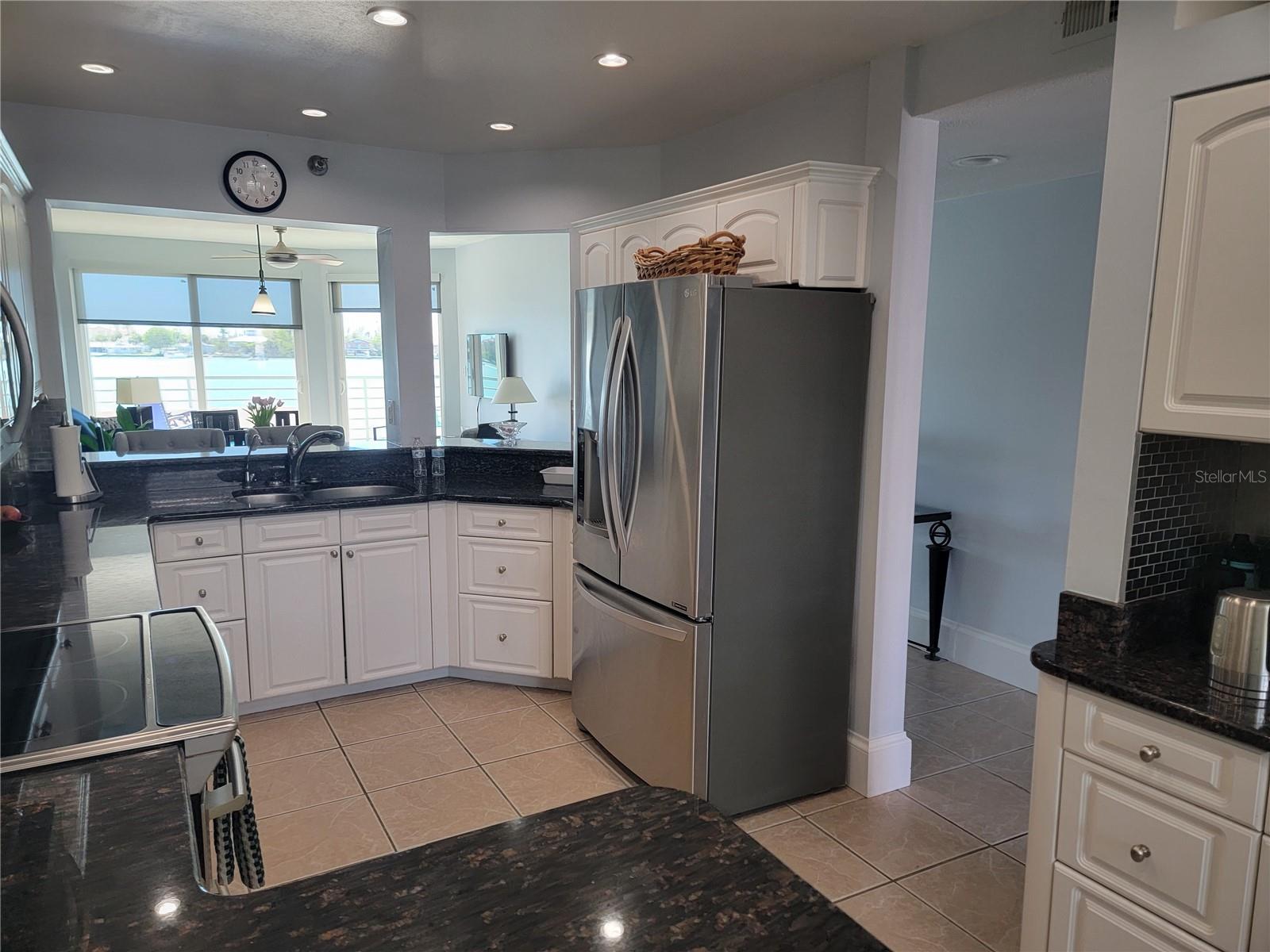 Listing photo id 15 for 8000 Sailboat Key Boulevard S 103