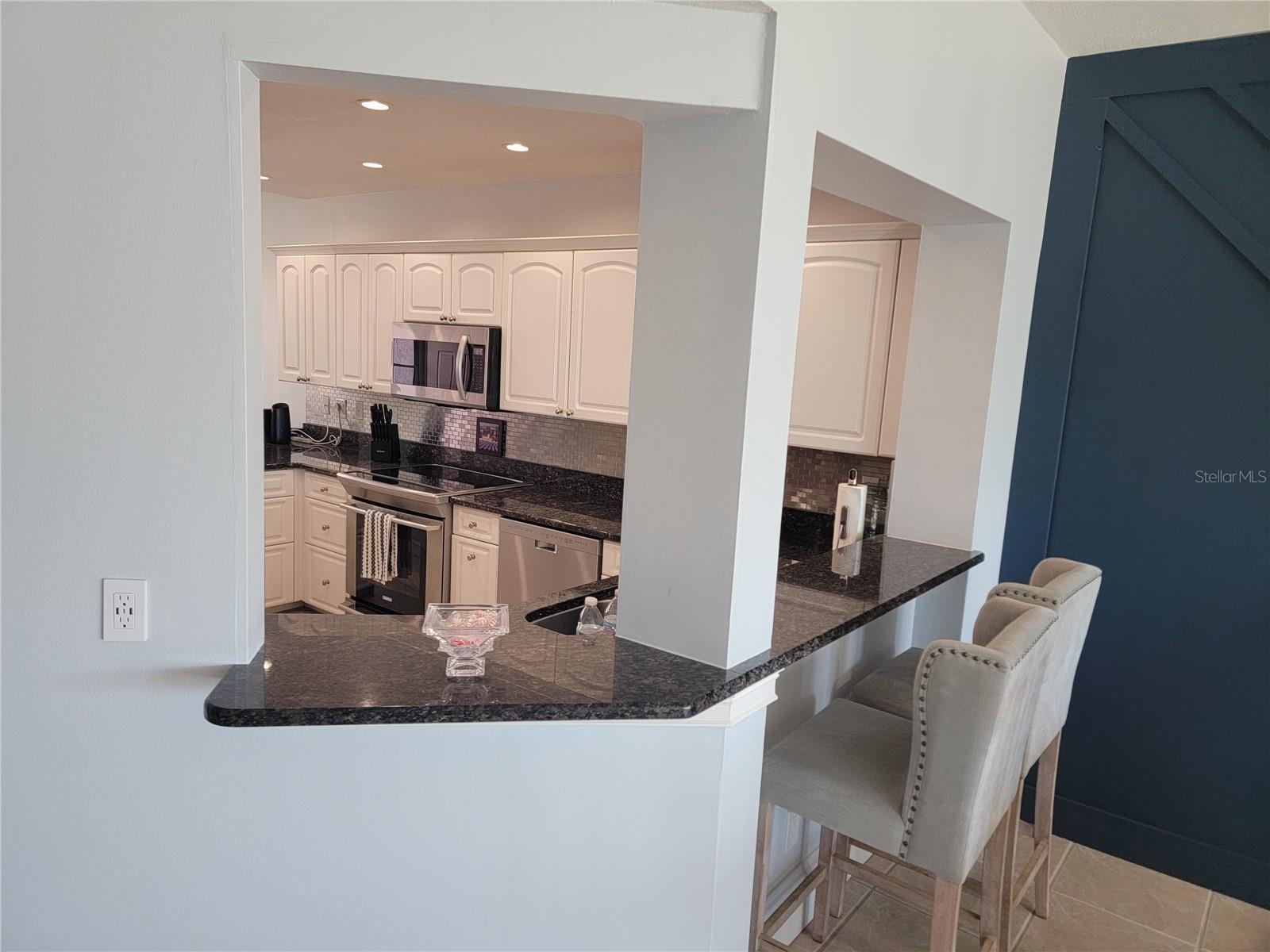 Listing photo id 18 for 8000 Sailboat Key Boulevard S 103