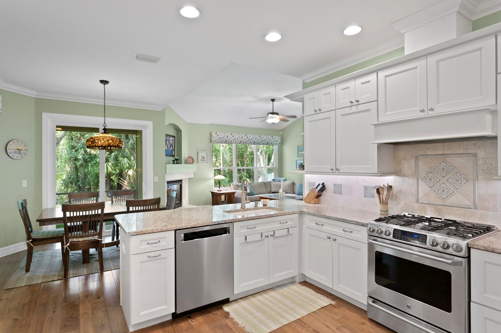 Listing photo id 22 for 19207 Autumn Woods Avenue