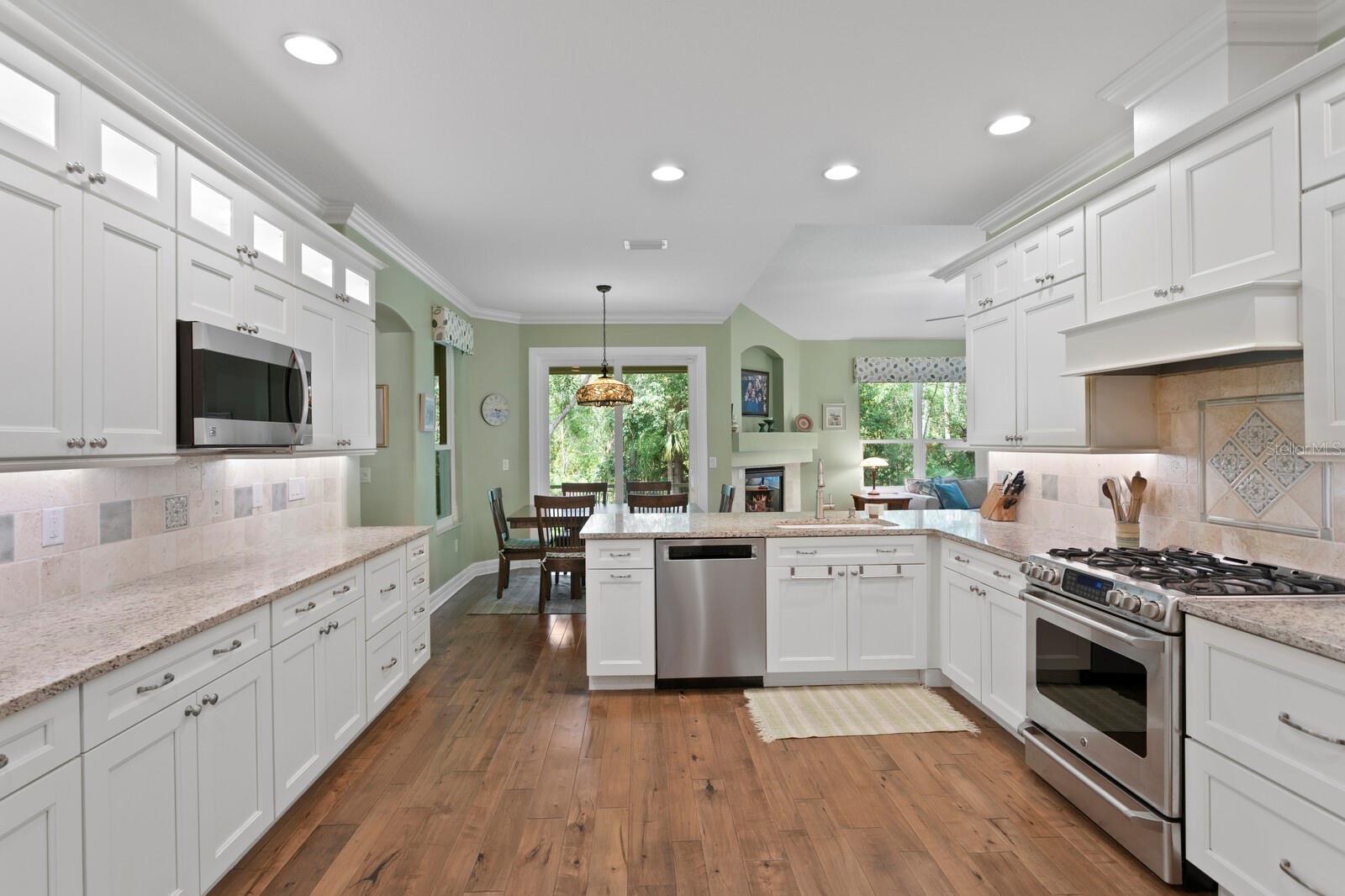 Listing photo id 23 for 19207 Autumn Woods Avenue