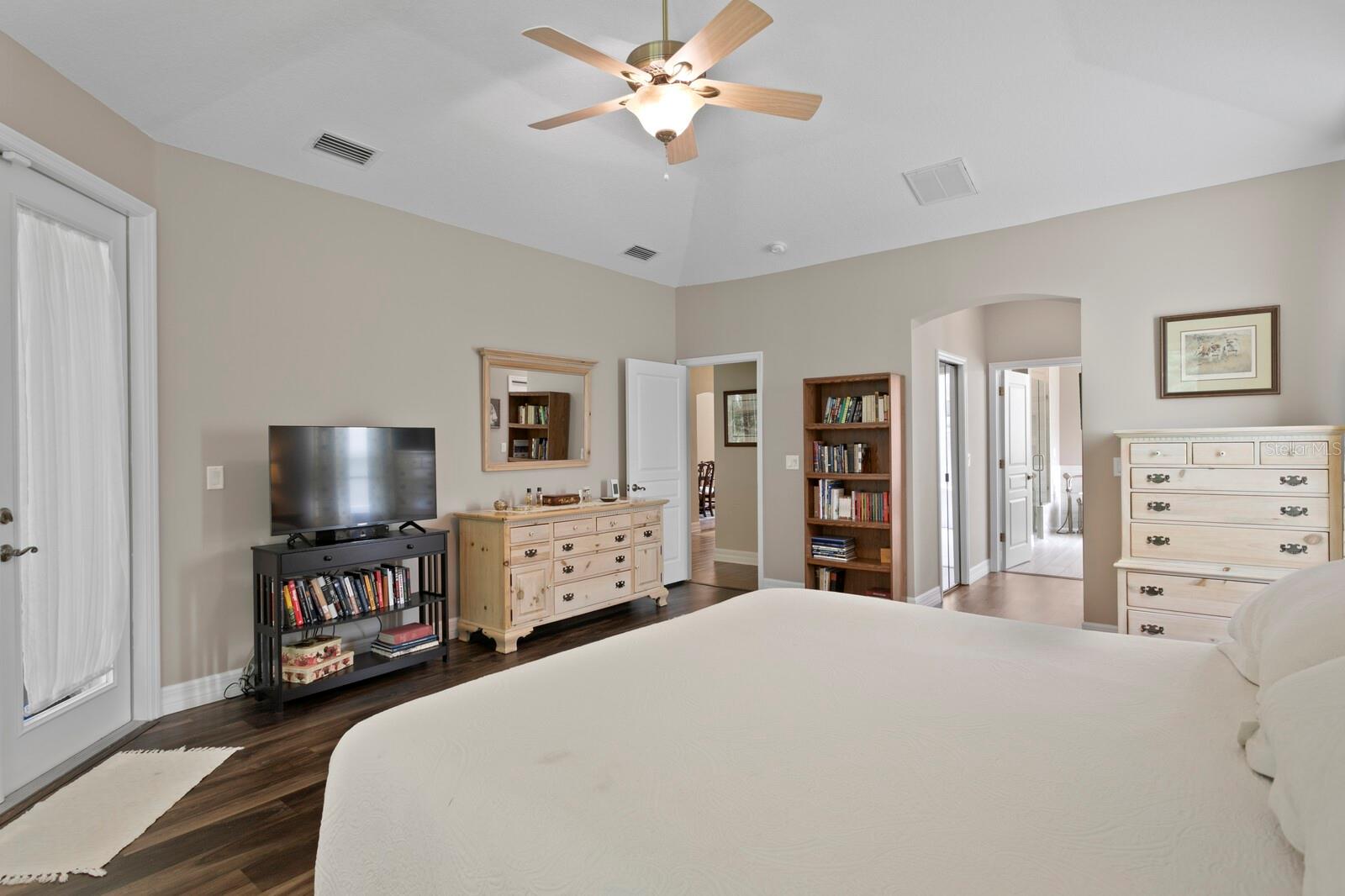 Listing photo id 27 for 19207 Autumn Woods Avenue