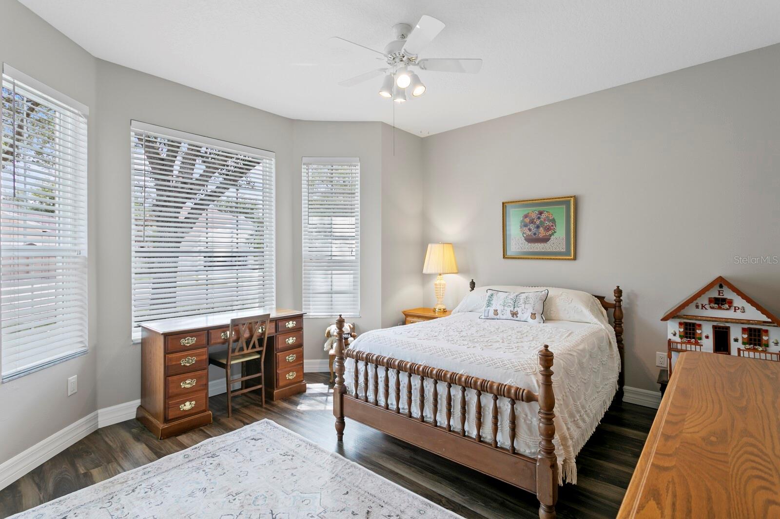 Listing photo id 35 for 19207 Autumn Woods Avenue
