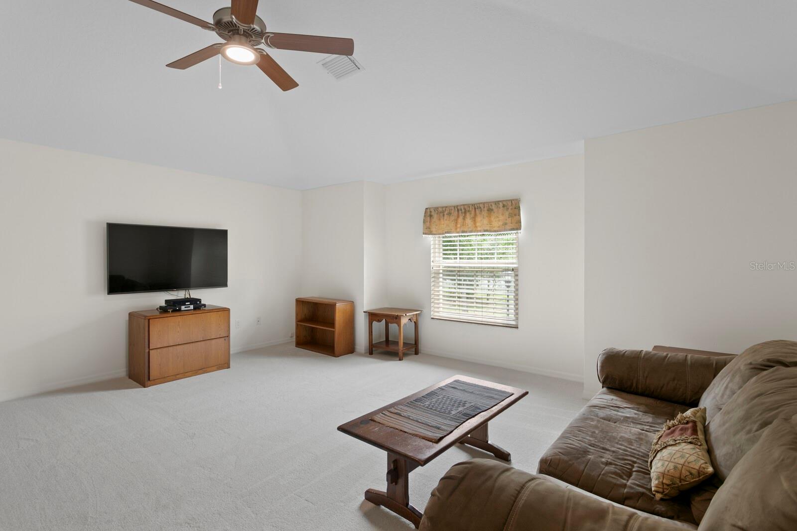 Listing photo id 38 for 19207 Autumn Woods Avenue