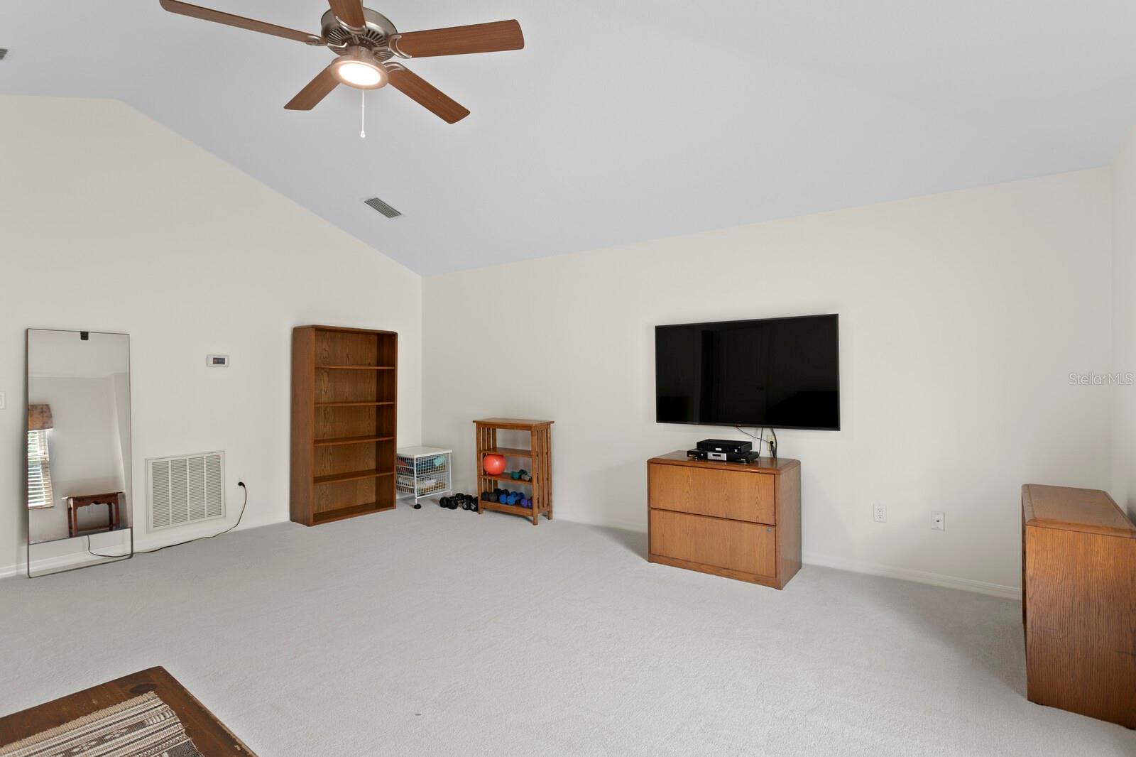 Listing photo id 40 for 19207 Autumn Woods Avenue