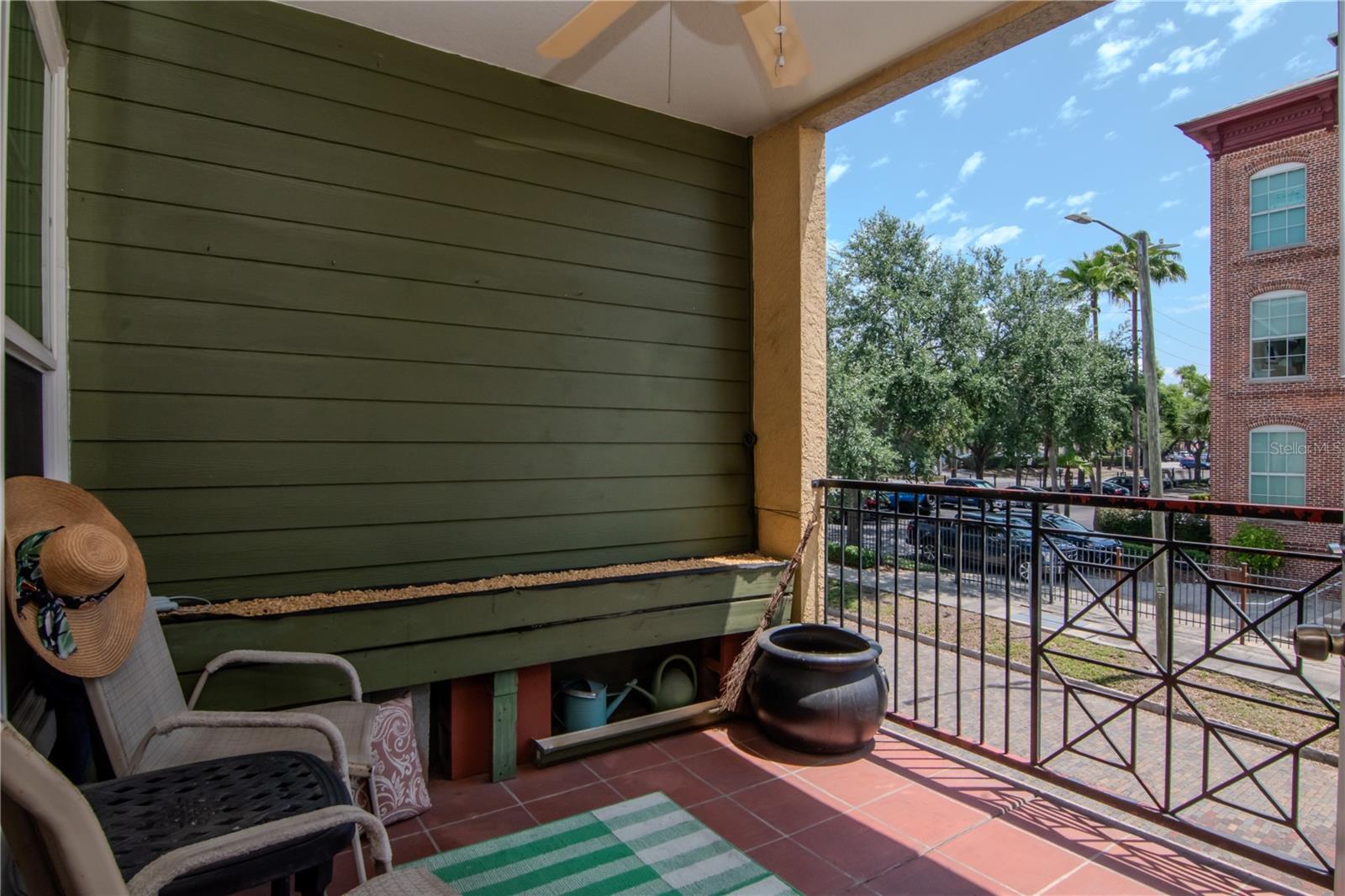 Listing photo id 16 for 1910 Palm Avenue 10209
