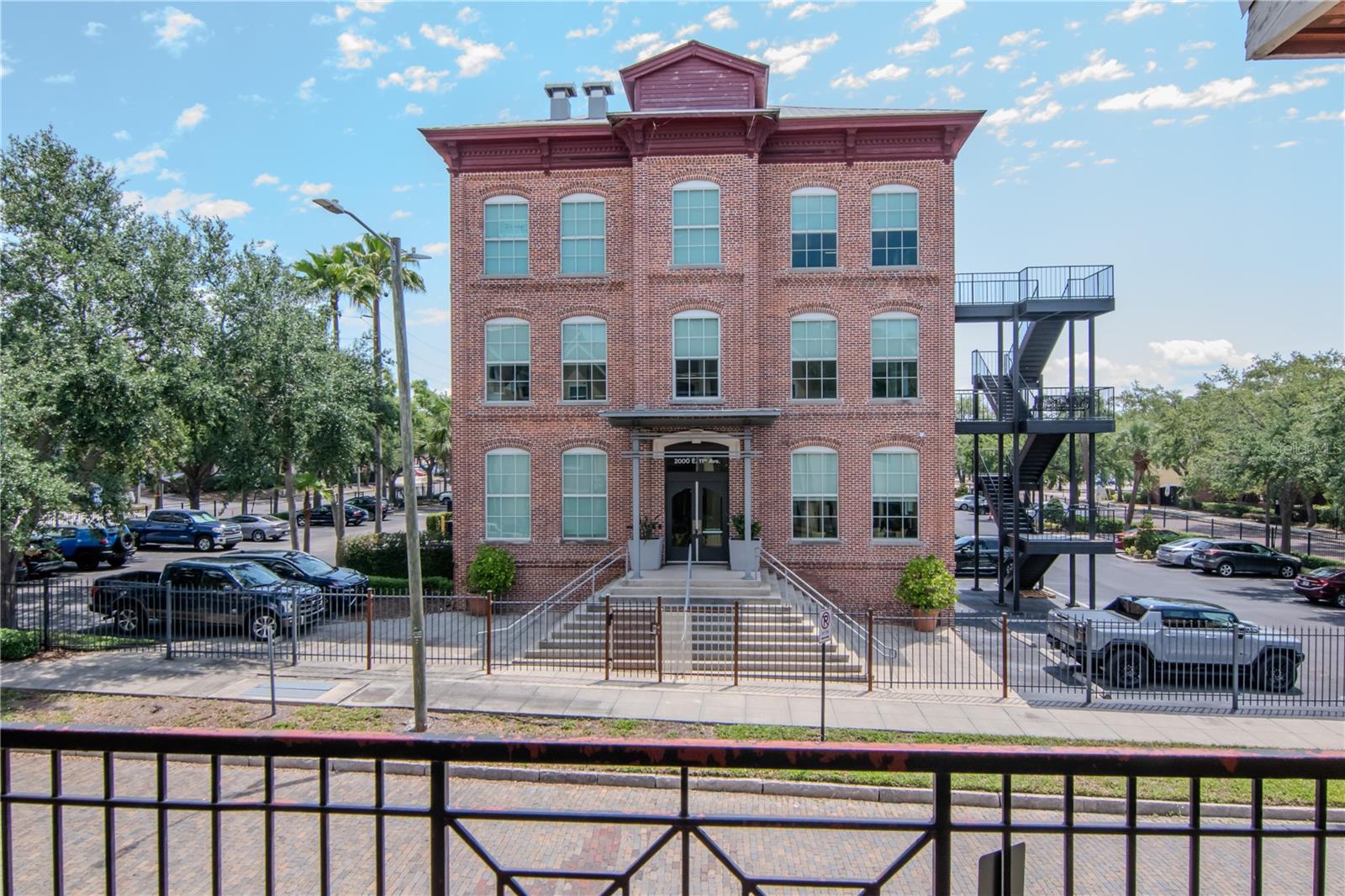 Listing photo id 19 for 1910 Palm Avenue 10209